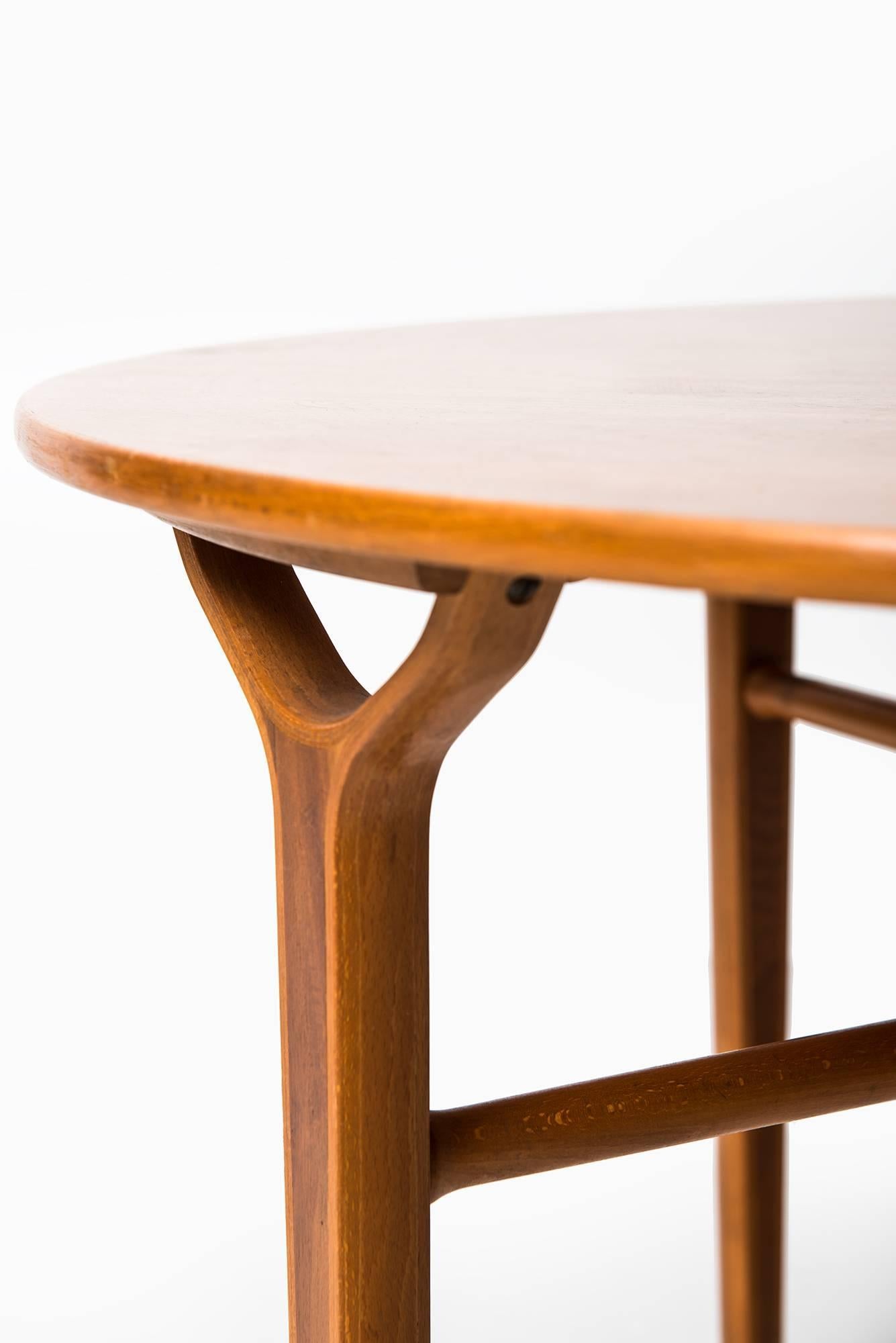 Rare coffee table model 6900 / AX designed by Peter Hvidt & Orla Mølgaard-Nielsen. Produced by Fritz Hansen in Denmark.