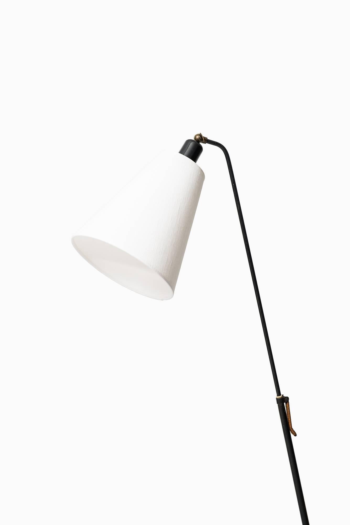 Rare height adjustable floor lamp designed by Svend Aage Holm Sorensen. Produced by Holm Sorensen & Co in Denmark.