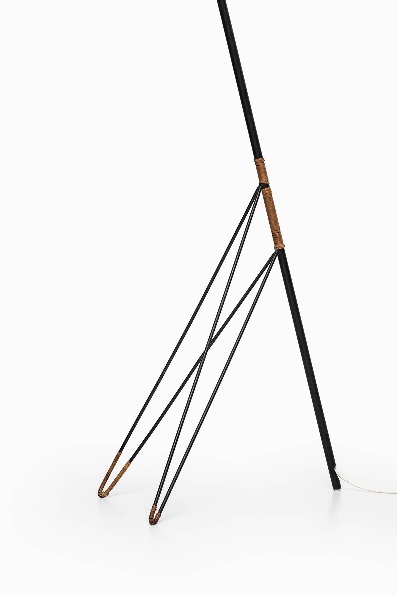 Rare Height Adjustable Floor Lamp Designed by Svend Aage Holm Sorensen In Good Condition In Limhamn, Skåne län