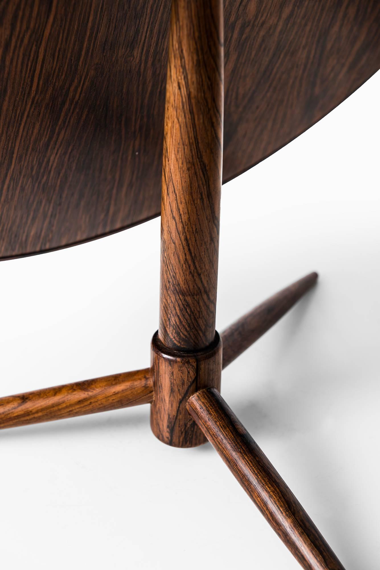 Miroir de table du milieu du siècle en bois de rose. Produit au Danemark.