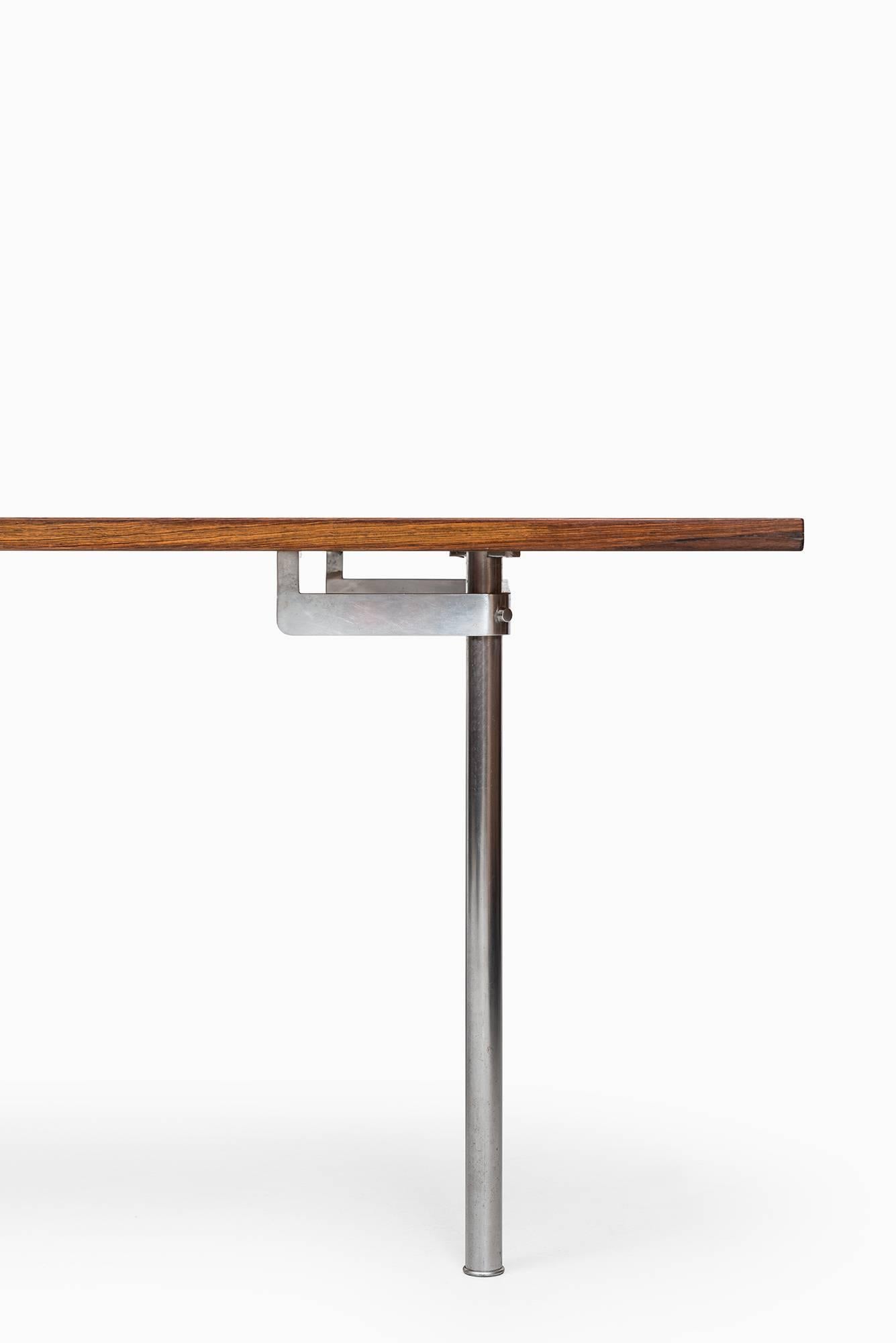 Rare dining table or desk model AT-318 designed by Hans Wegner. Produced by Andreas Tuck in Denmark.