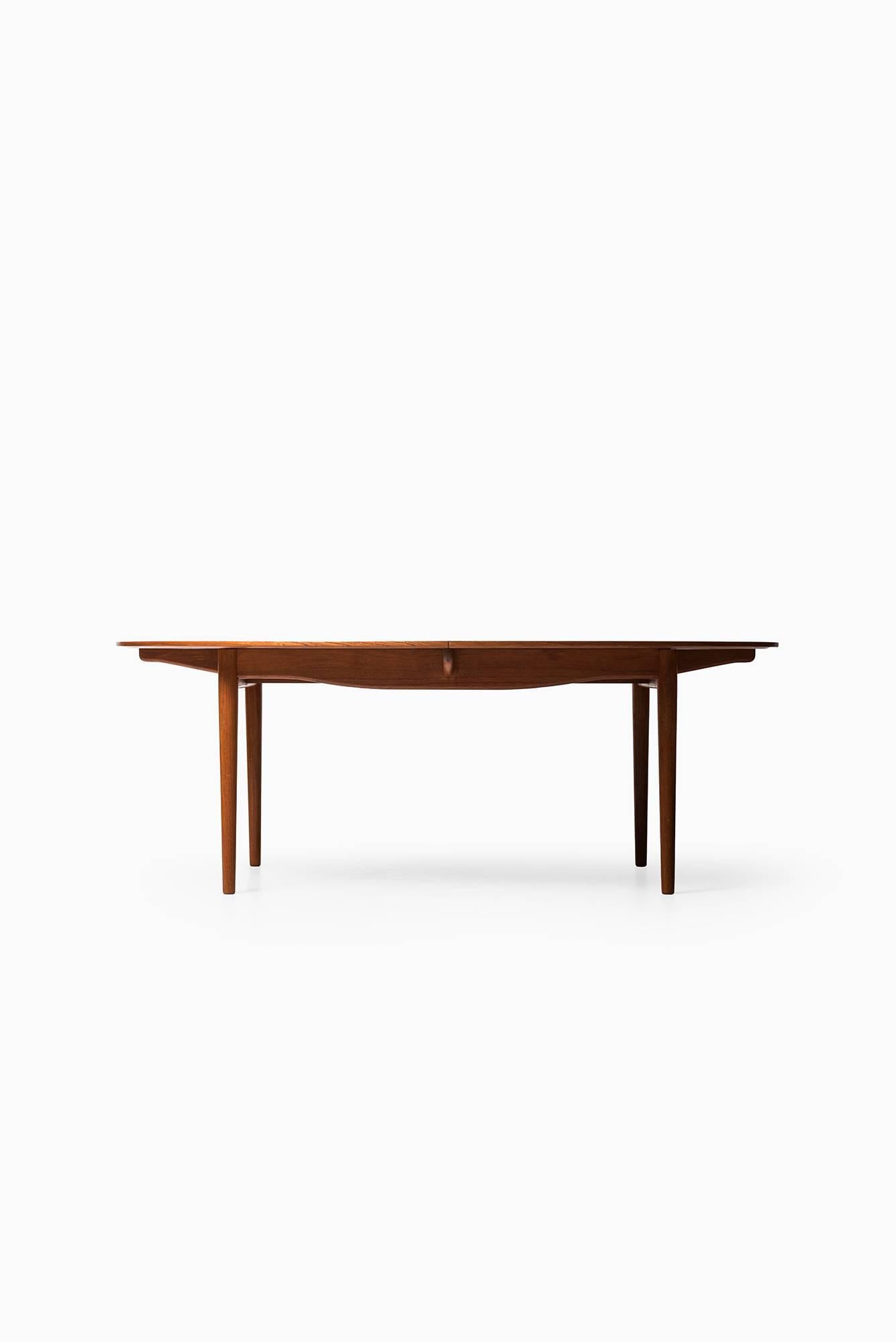 Rare Judas dining table designed by Finn Juhl. Produced by cabinetmaker Niels Vodder in Denmark.