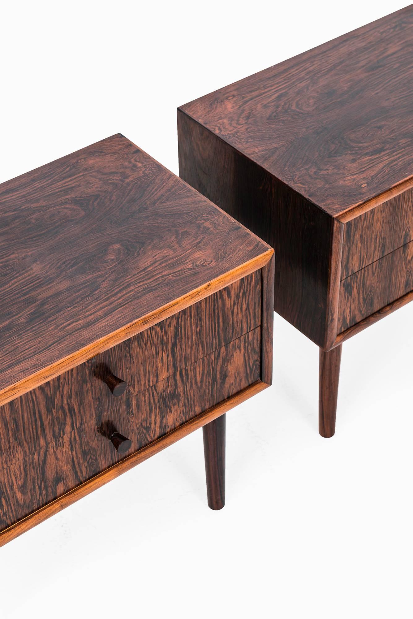 A pair of bedside tables in rosewood produced in Denmark In Excellent Condition In Limhamn, Skåne län