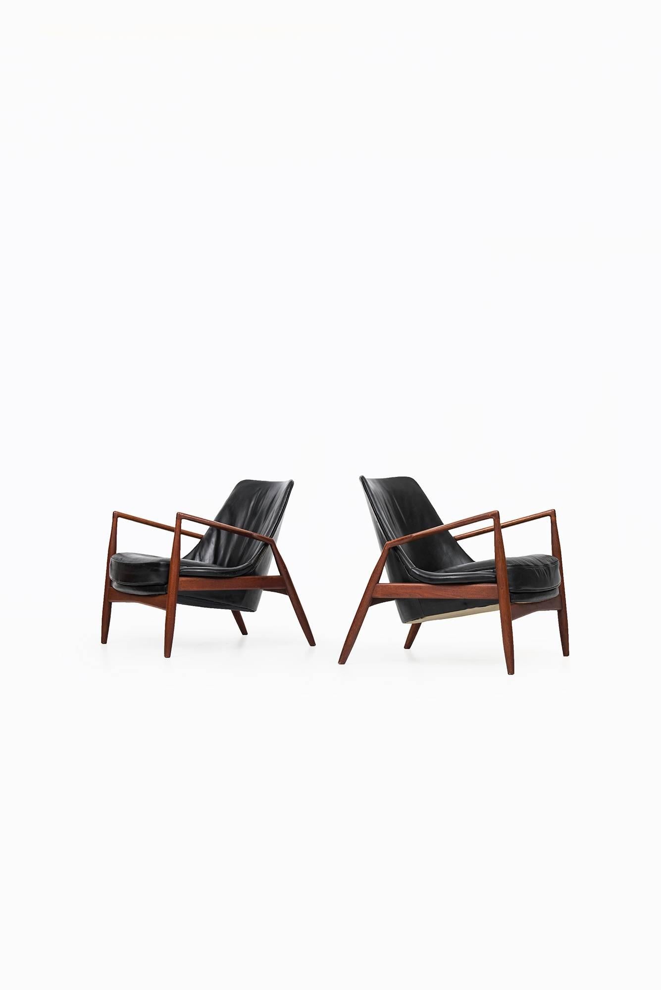 Rare pair of easy chairs model Sälen / Seal designed by Ib Kofod-Larsen. Produced by OPE in Sweden.