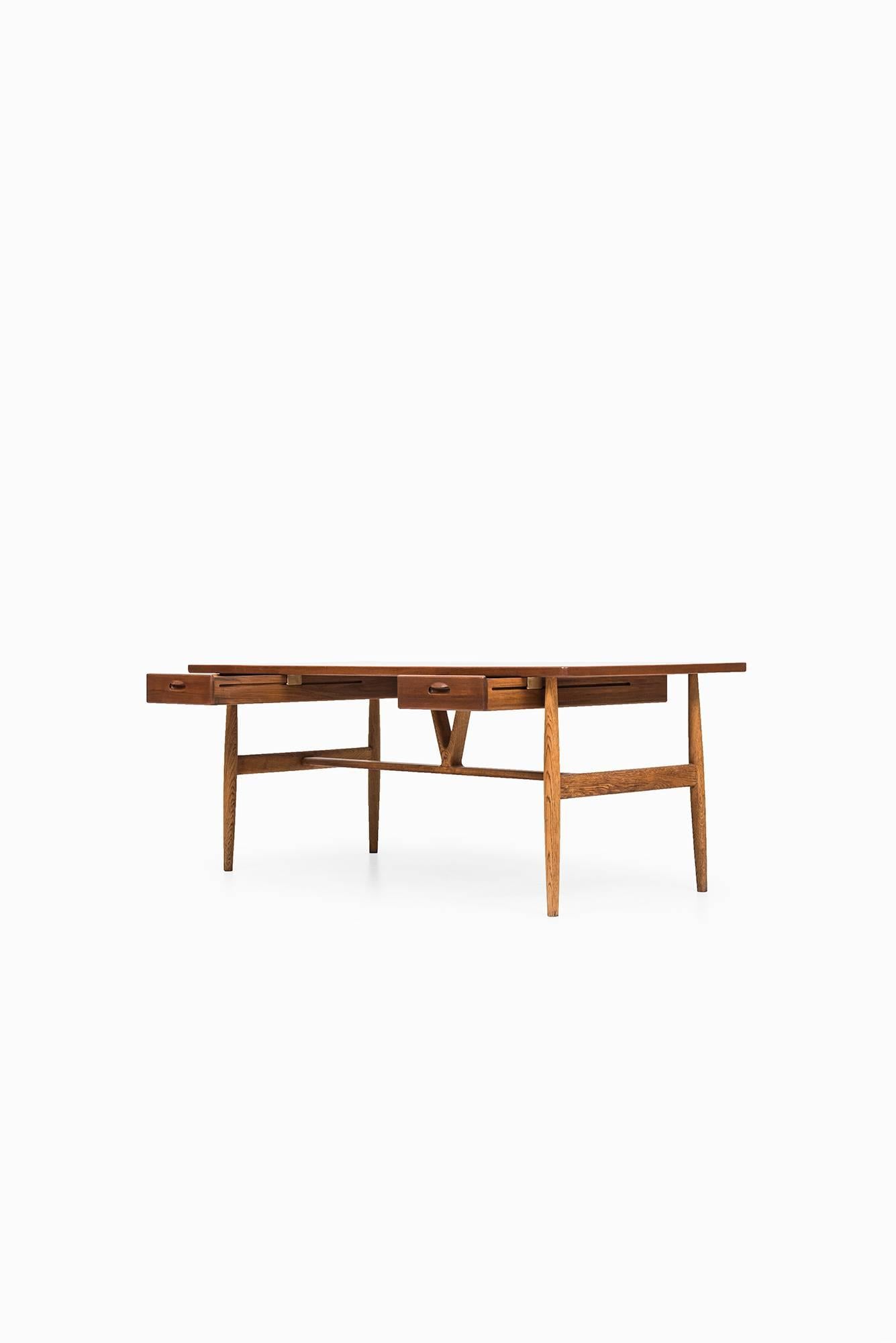 Hans Wegner Wishbone / Model JH 563 Desk by Johannes Hansen in Denmark 1