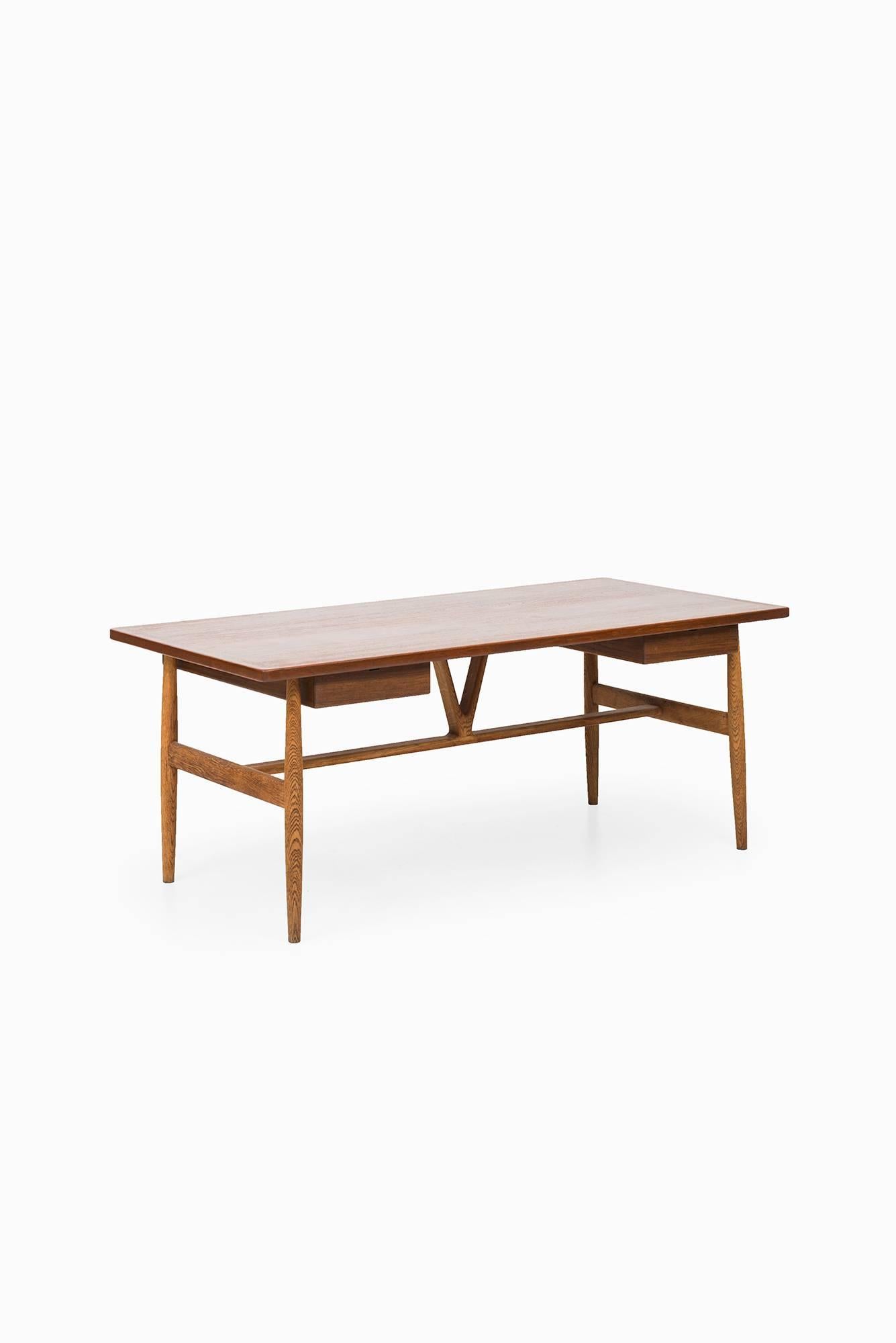 Mid-20th Century Hans Wegner Wishbone / Model JH 563 Desk by Johannes Hansen in Denmark