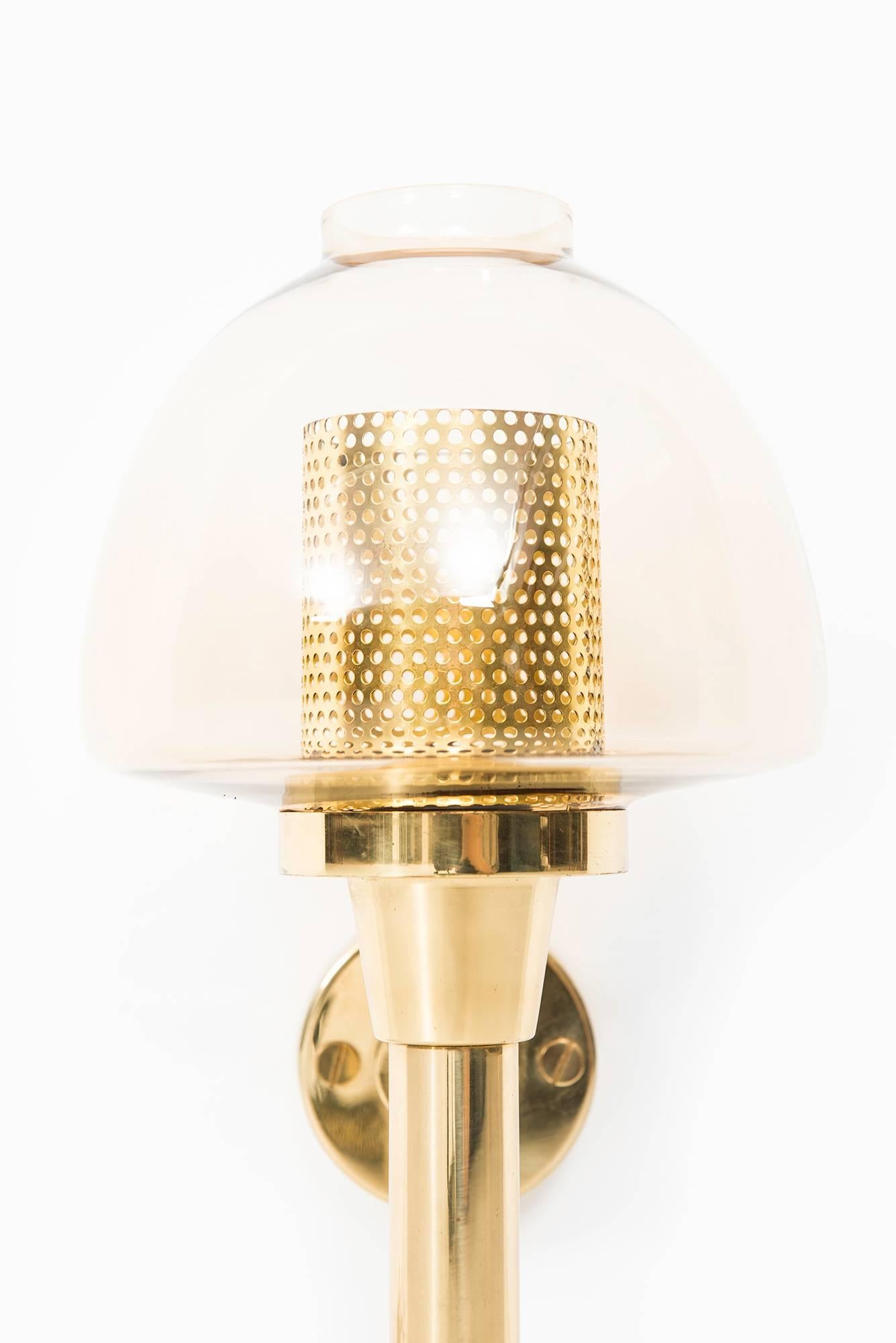 Mid-Century Modern Hans-Agne Jakobsson Wall Lamp in Brass and Glass For Sale