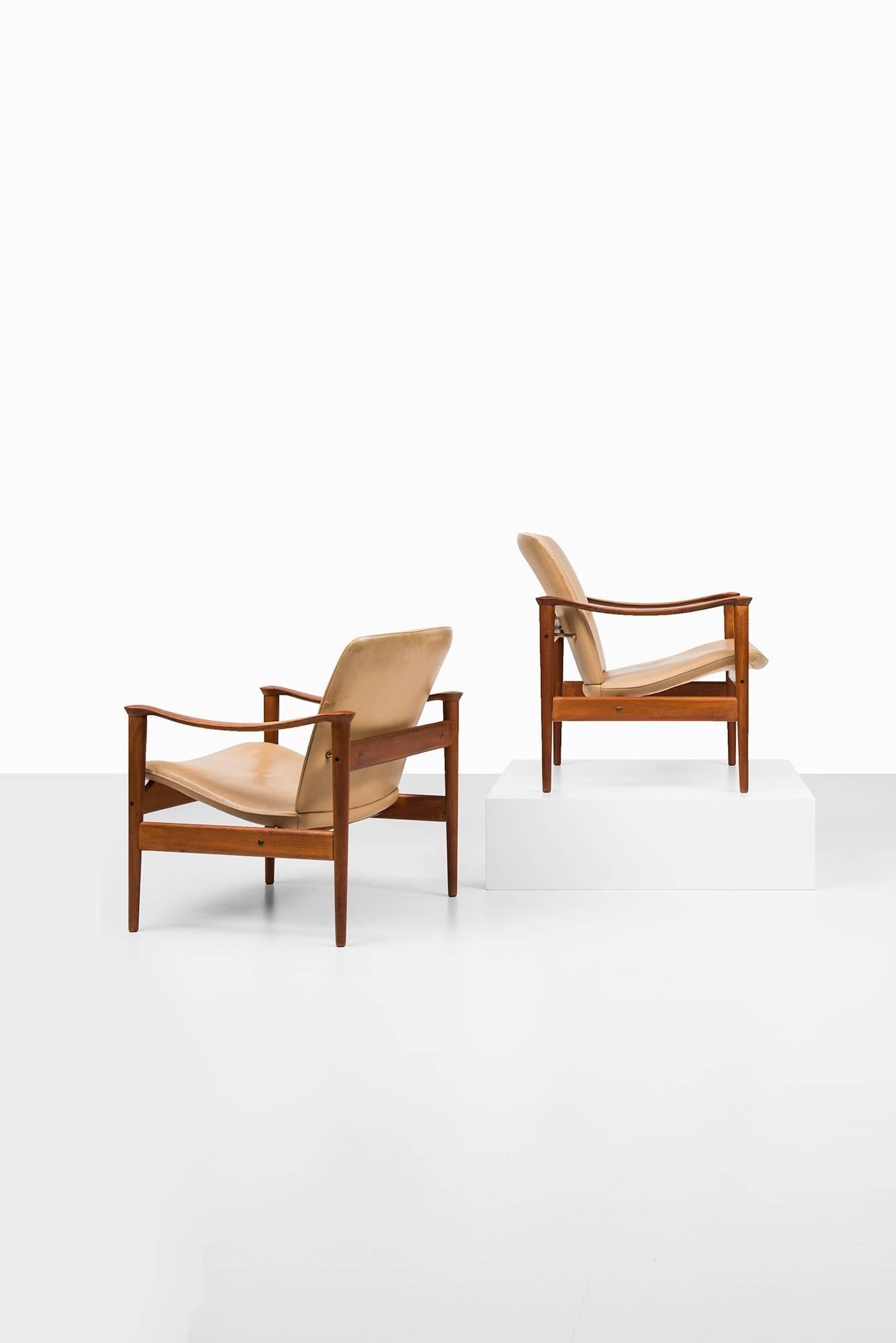 Rare pair of easy chairs model 711 designed by Fredrik Kayser. Produced by Vatne Møbler in Norway.