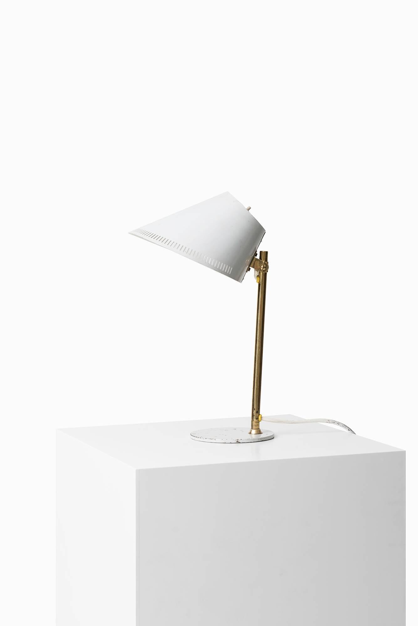 Table lamp model 9227 designed by Paavo Tynell. Produced by Idman in Finland.