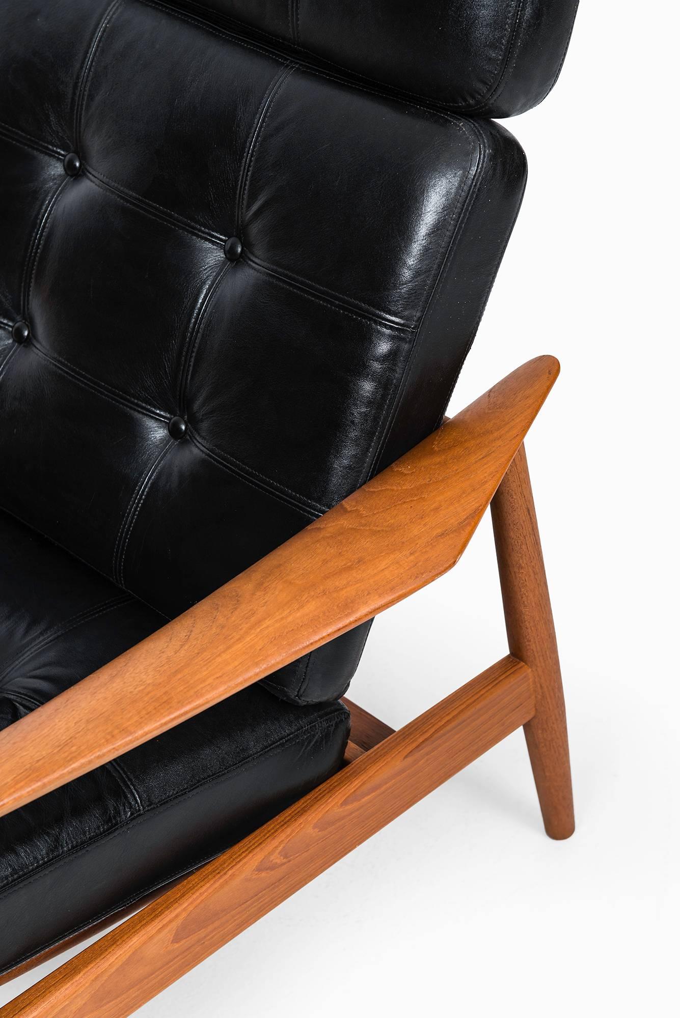 Rare reclining chair model FD-164 designed by Arne Vodder. Produced by Cado in Denmark.