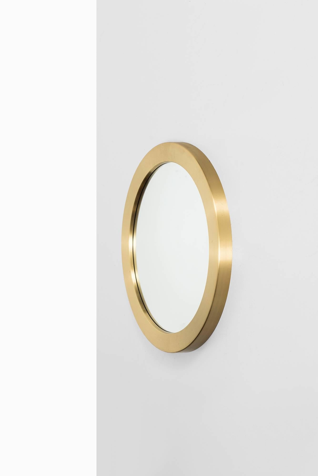 Scandinavian Modern Round Mirror in Brass Model Nr 134 by Glasmäster in Sweden For Sale