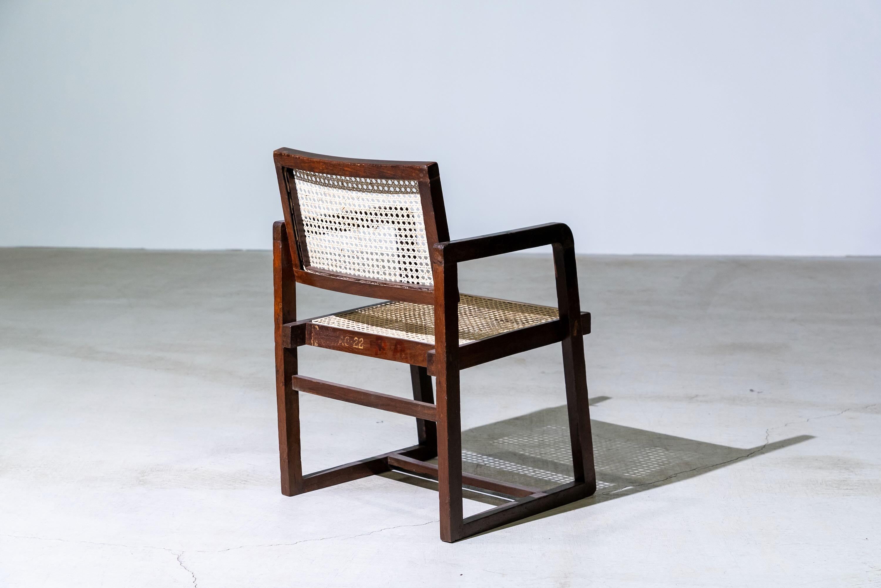 Indien Chaise Box à piétement en D de Pierre Jeanneret, vers 1960 en vente
