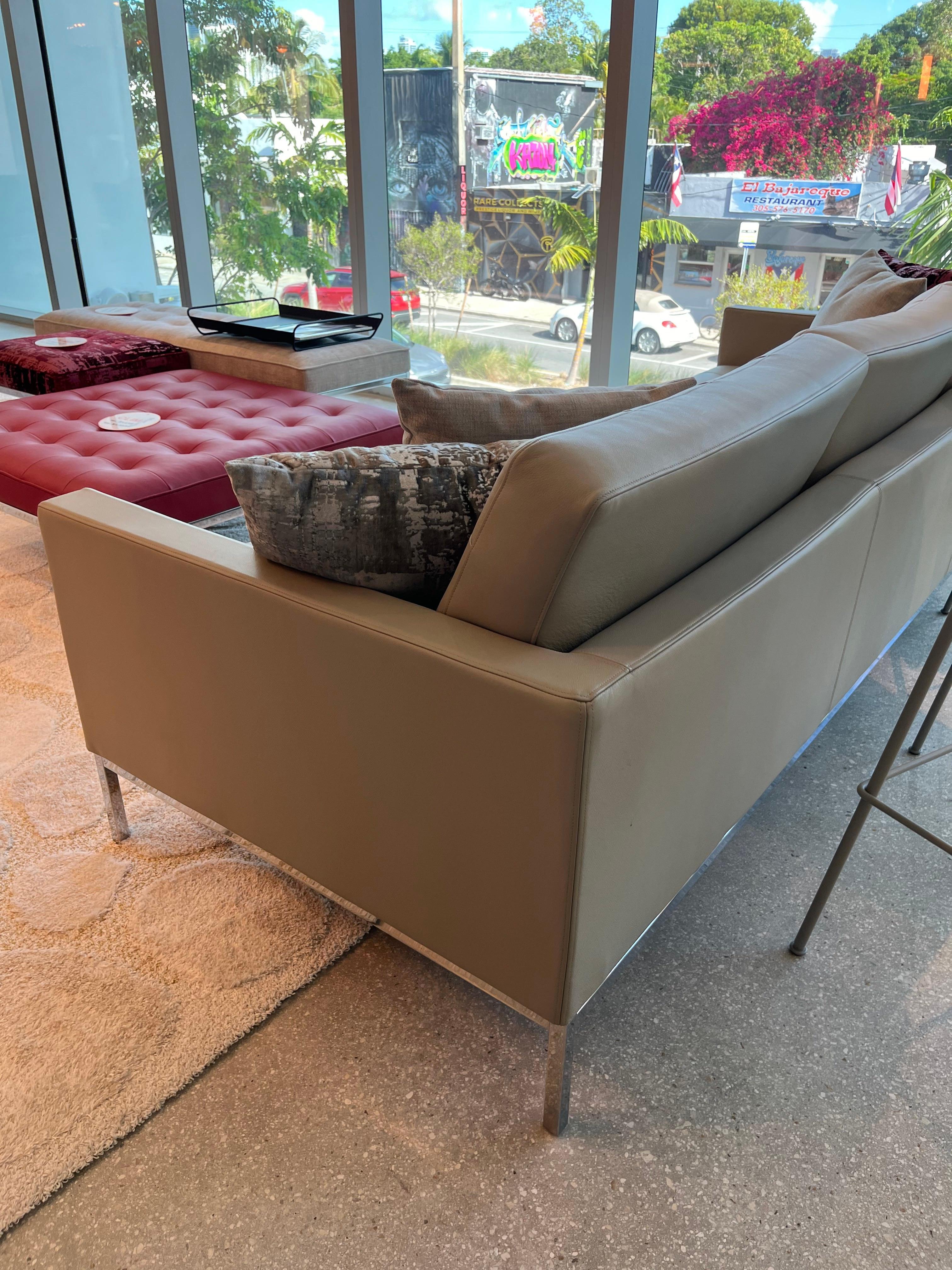 Polished Knoll Florence Relaxed 3-Seater Sofa For Sale