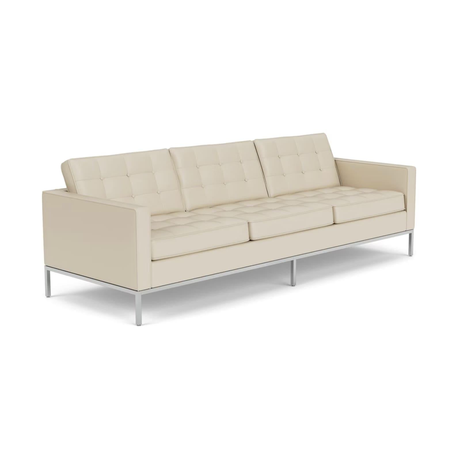 Offered is a brand new, never used Knoll Florence Relaxed 3-Seater Sofa — an authentic original from the iconic Florence Knoll Collection. This piece reflects Florence Knoll’s design philosophy of clean lines, functional elegance, and architectural