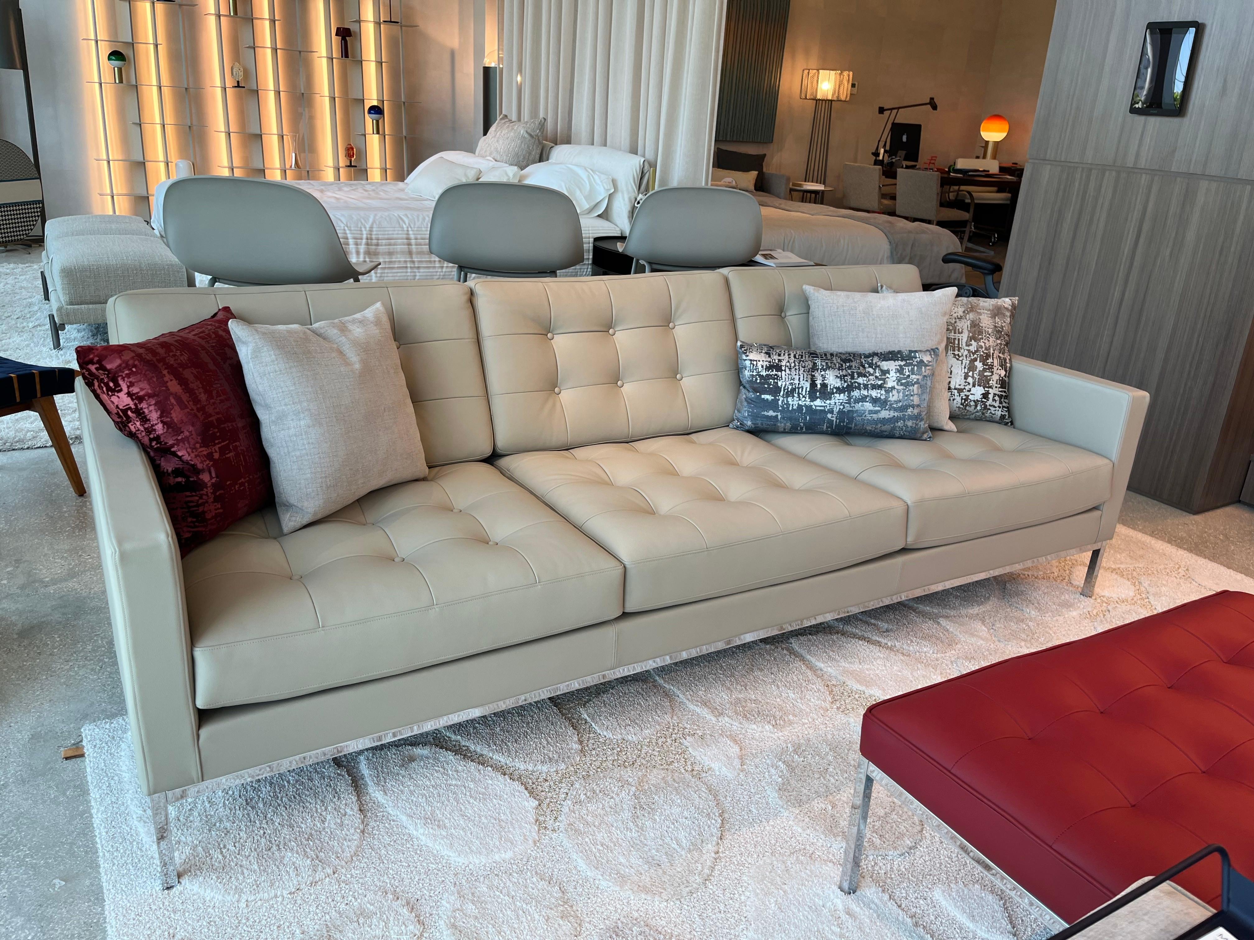 Mid-Century Modern Knoll Florence Relaxed 3-Seater Sofa For Sale