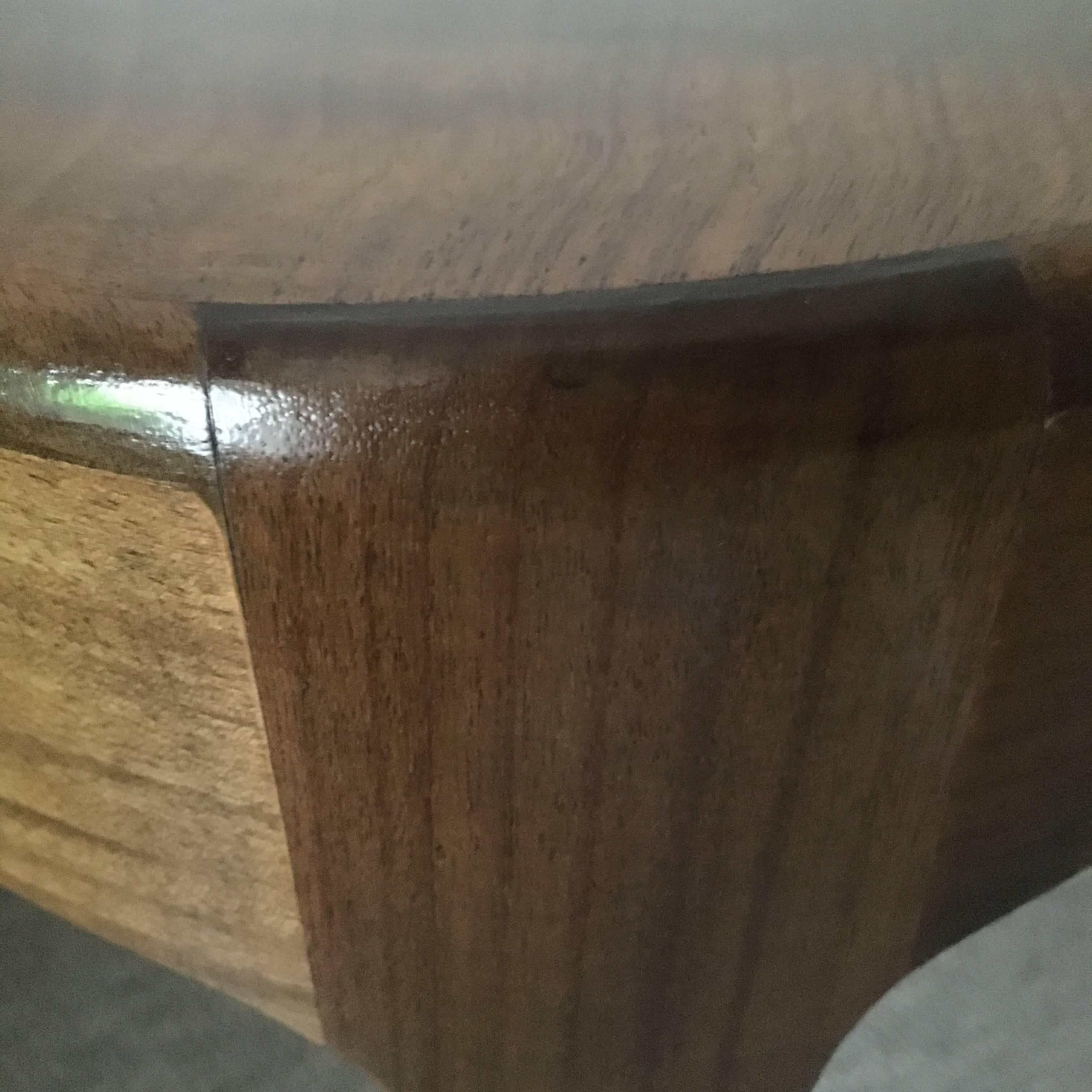 Mid-Century Kidney Shaped Walnut Coffee Table For Sale 1