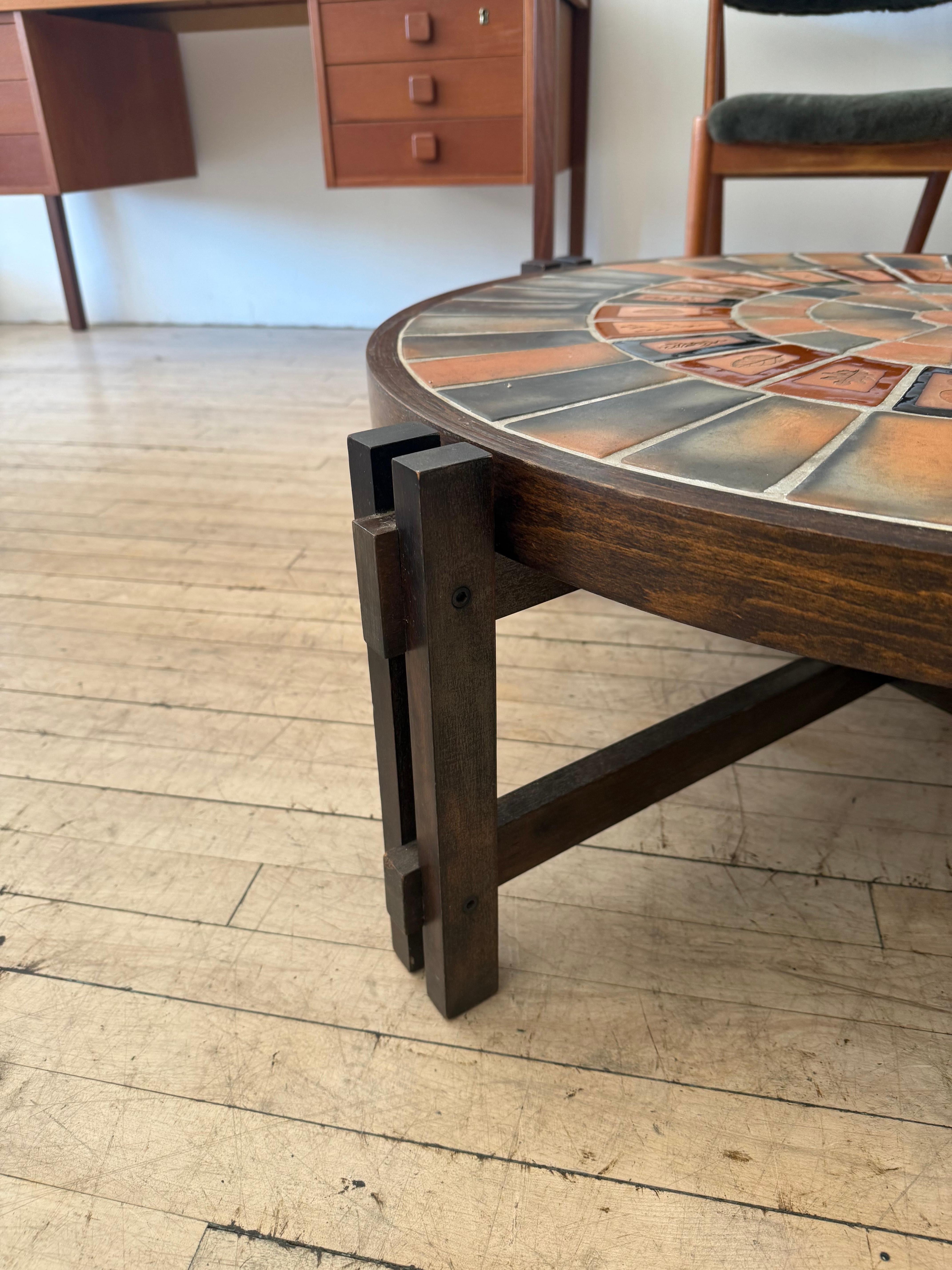 Français Table basse Roger Capron en vente