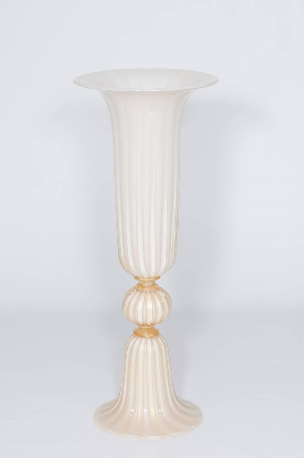 Astonished Italian Venetian, Column Vase, blown Murano Glass, White & Gold, Barovier, 1980s.
The amazing elegant and astonishing vase is composed by a huge white bowl, supported in a white column, with in the middle a magnificent blown Murano glass