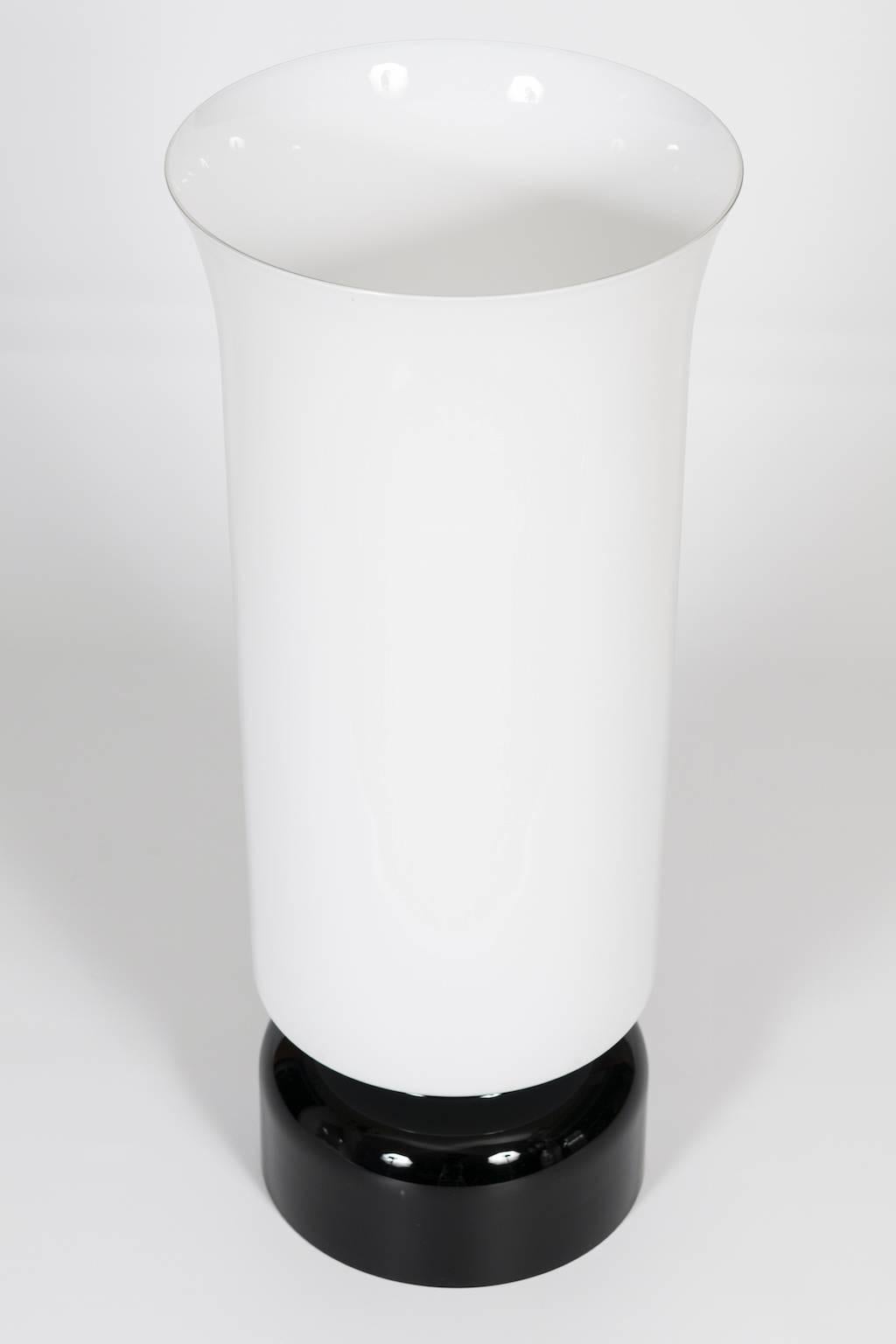 Mid-Century Modern Italian Table Lamp in Blow Murano Glass Modern in Black and White Color, 1980s