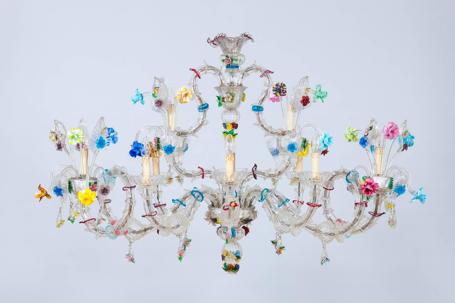 Elegant Murano Ca'Rezzonico Gondola chandelier in transparent color with multi-color refinishing, in excellent and original conditions.
This an exclusive production entirely handcrafted in the Venetian Murano Island of Venice.
The masterpiece is