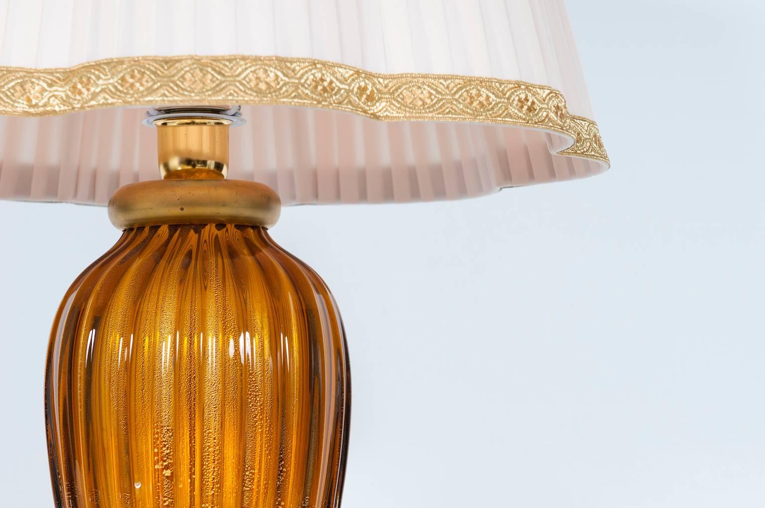 Art Deco Italian Venetian Table Lamp in Blown Murano Glass Amber and Gold, 1970s For Sale
