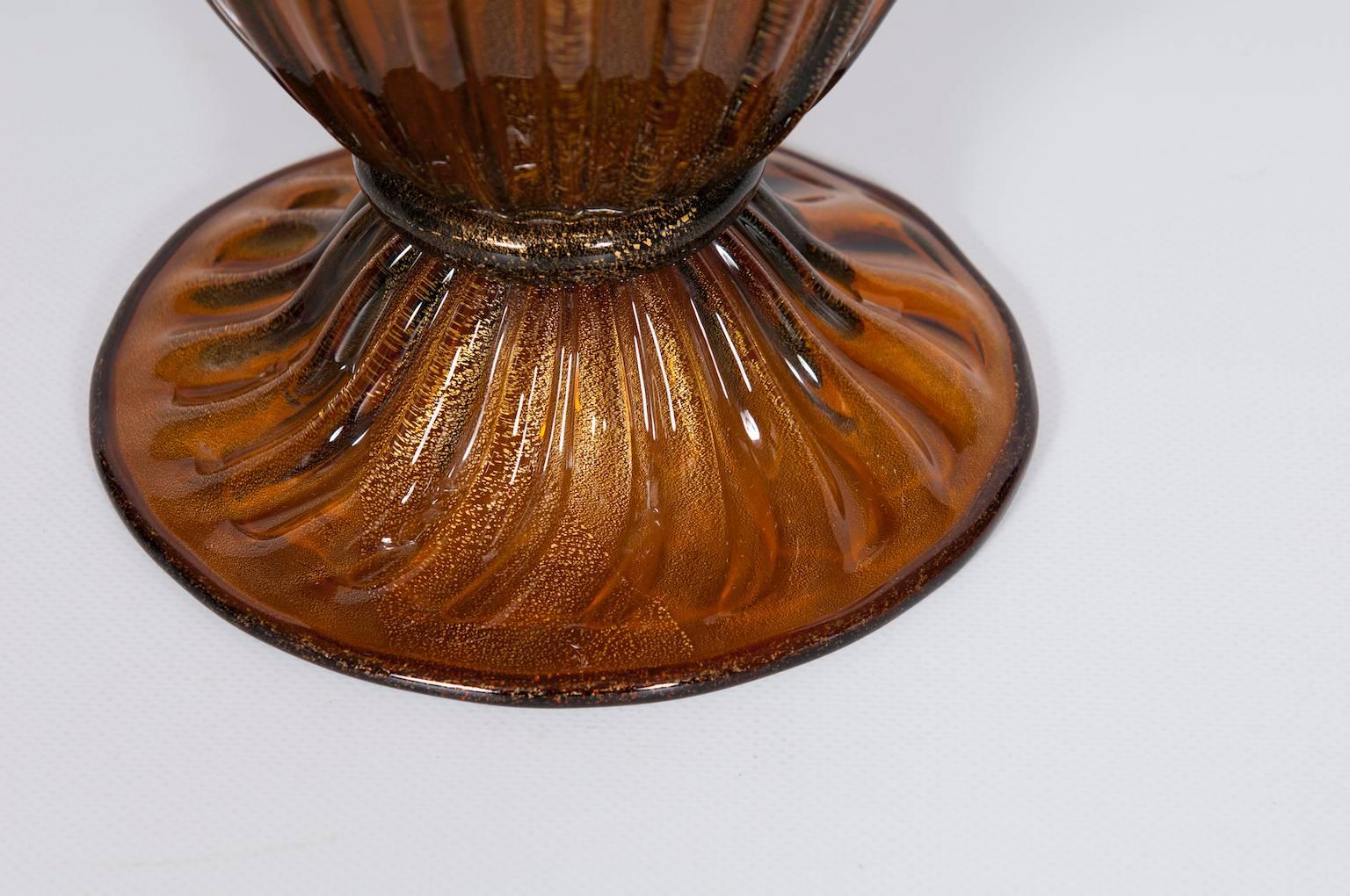 Italian Venetian Table Lamp in Blown Murano Glass Amber and Gold, 1970s In Excellent Condition For Sale In Villaverla, IT