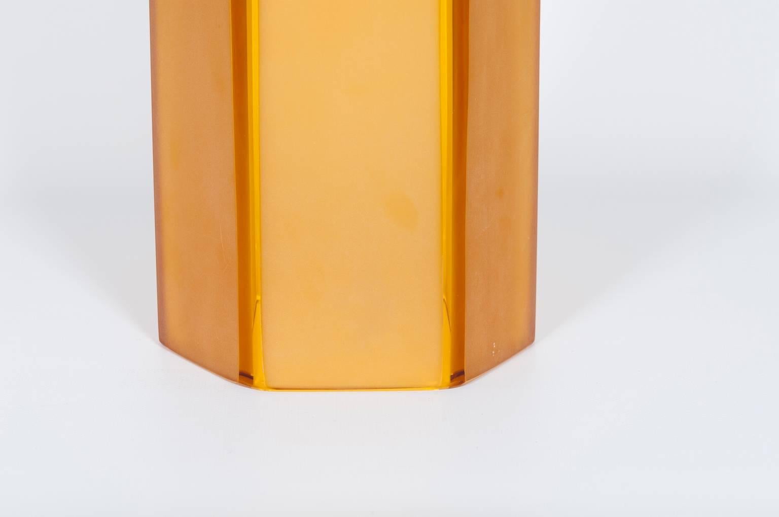 This is a customization for this table lamp with the custom shade:
(Drum Style Size: Diametro 40 cm, Altezza    25 cm) 
Shade Material: White Lino 
Base Color: Orange (As shown in the picture) 
Base description: 
Italian Murano hexagonal table lamp,