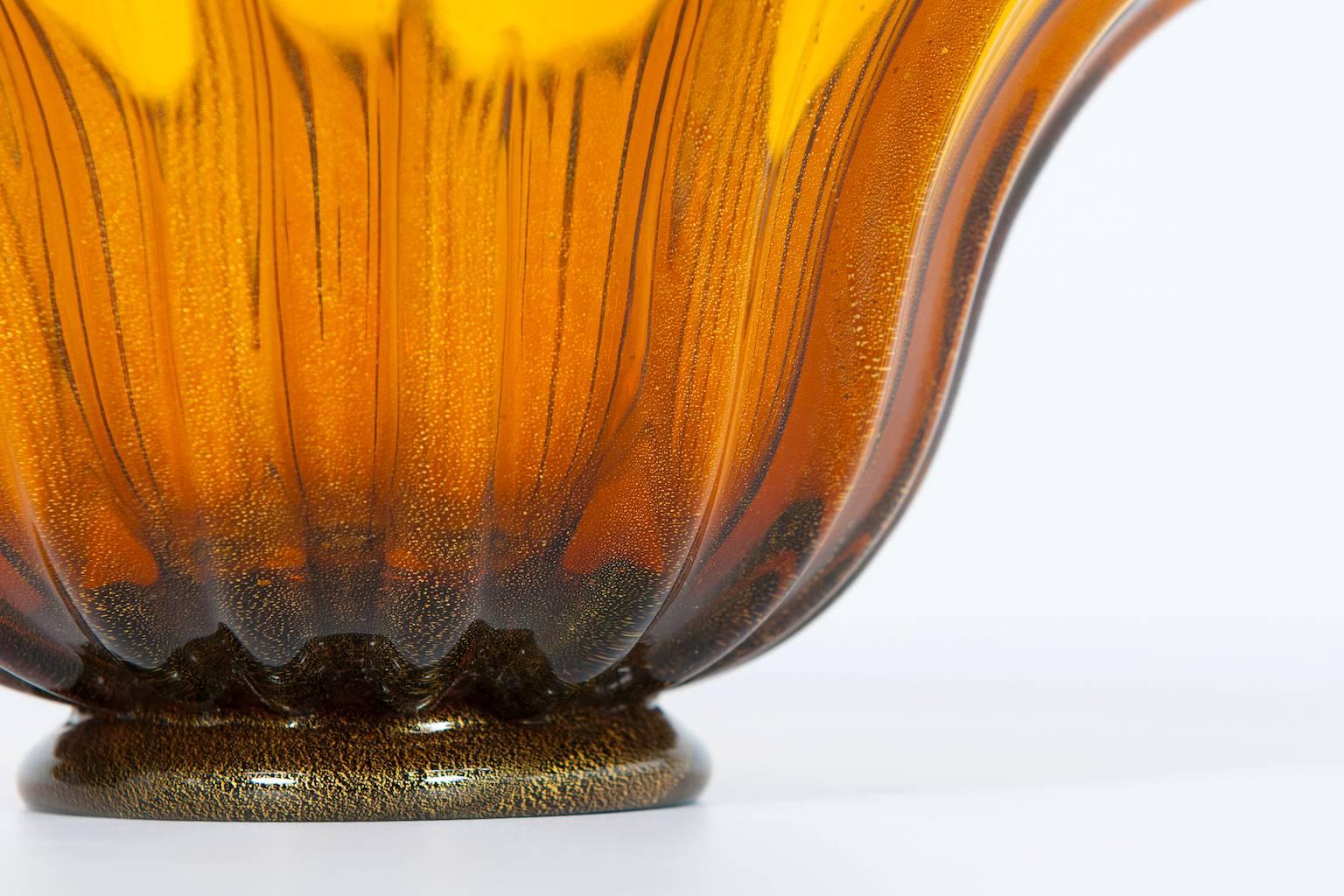Italian Murano Bowl in Amber and Gold 1960s In Excellent Condition For Sale In Villaverla, IT