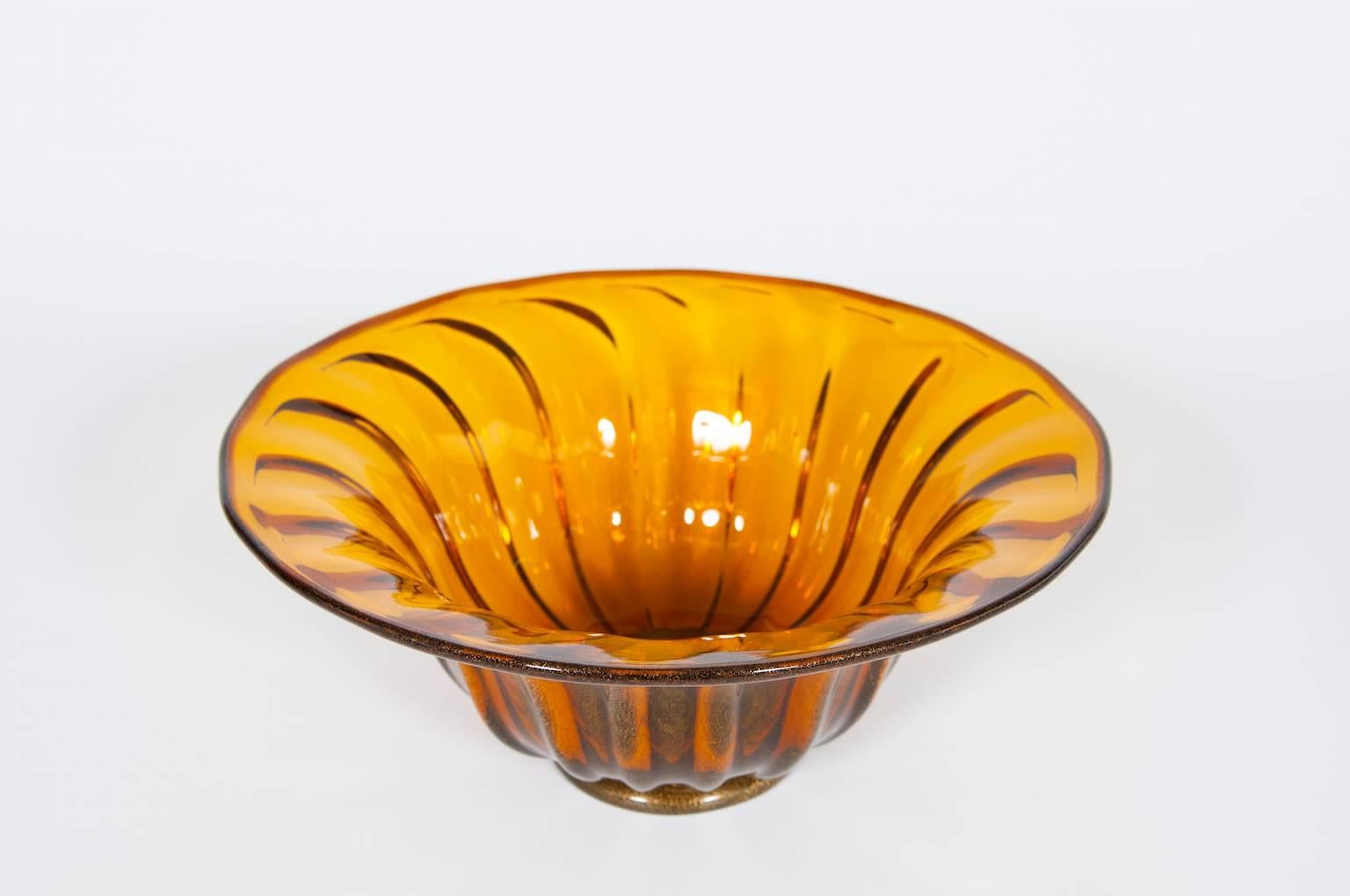 Mid-20th Century Italian Murano Bowl in Amber and Gold 1960s For Sale