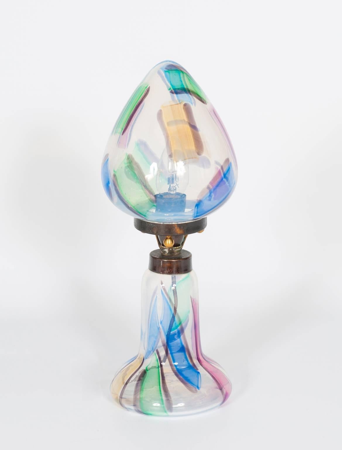 Italian Murano glass table lamp shaped mushroom in opaline with multicolor finishes, in very excellent original condition, attributed to Venini, circa 1950s. The table lamp is 15.75 inches high, by 5.91 inches diameter and having one light.

We