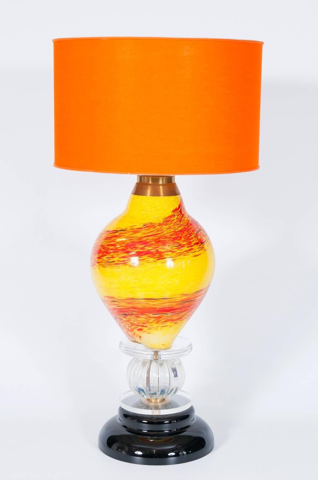 Italienische venezianische Muranoglas-Tischlampe in mehrfarbigem Gelb und Orange, 1970er Jahre im Angebot 2