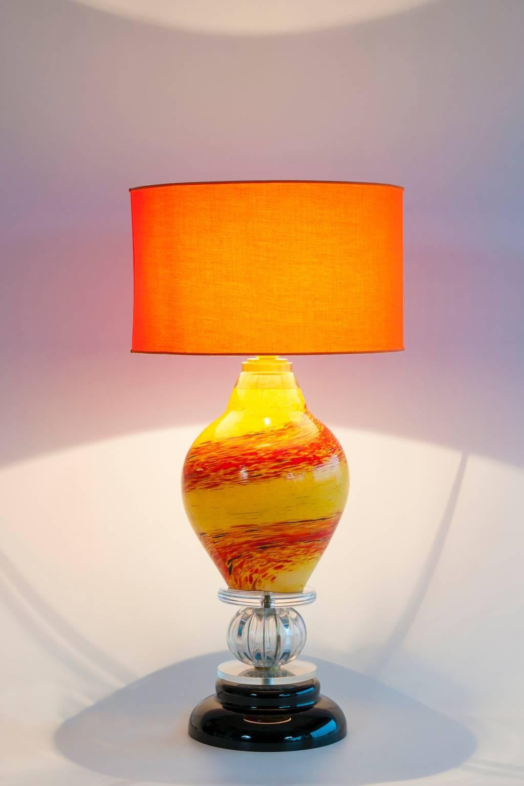 Italienische venezianische Muranoglas-Tischlampe in mehrfarbigem Gelb und Orange, 1970er Jahre im Angebot 3