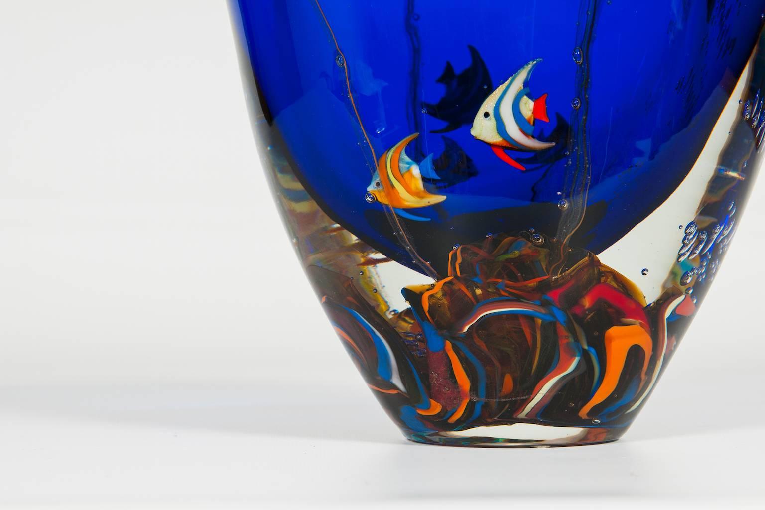 Late 20th Century Massive Italian Vase Aquarium with fishes in blown Murano Glass 1980s For Sale