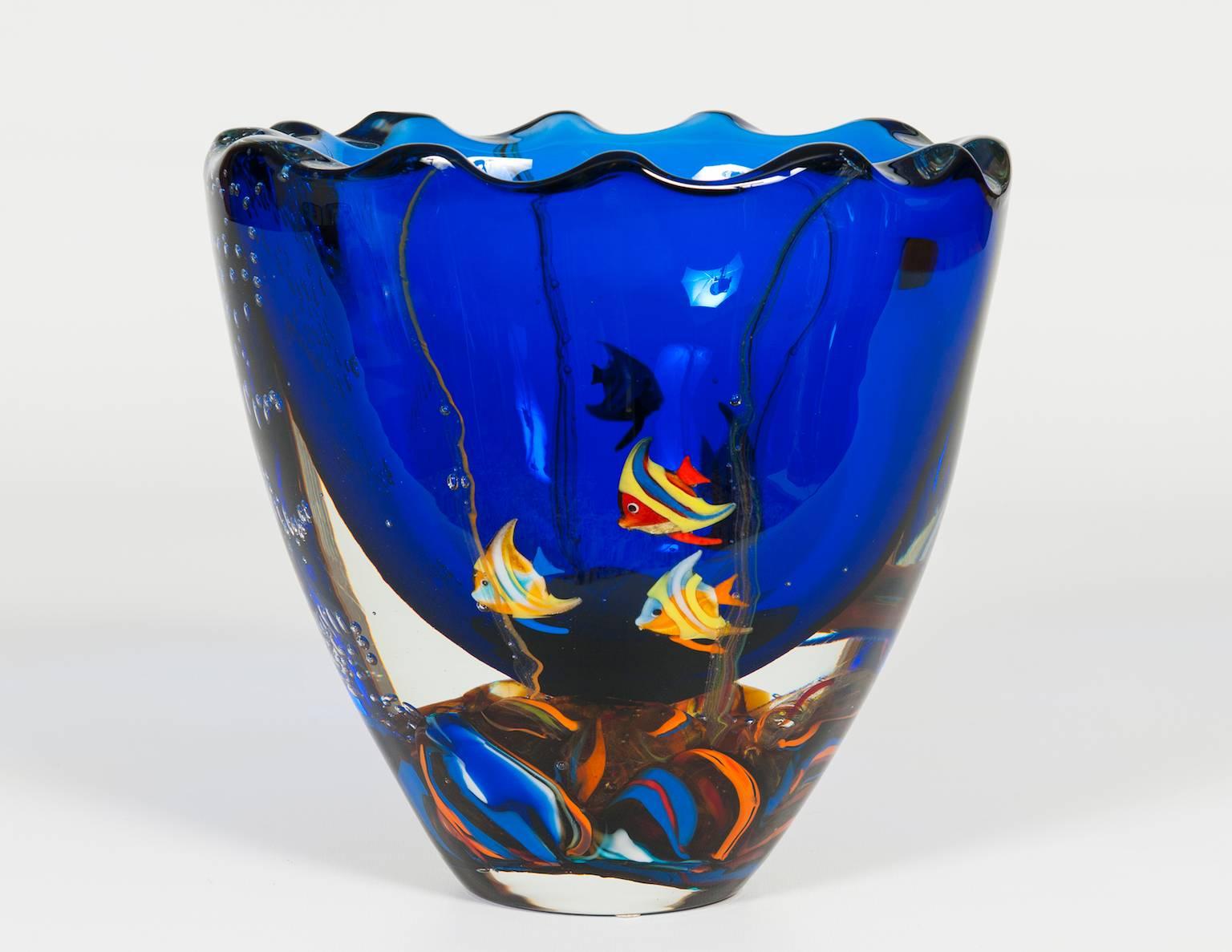 Hand-Crafted Massive Italian Vase Aquarium with fishes in blown Murano Glass 1980s For Sale