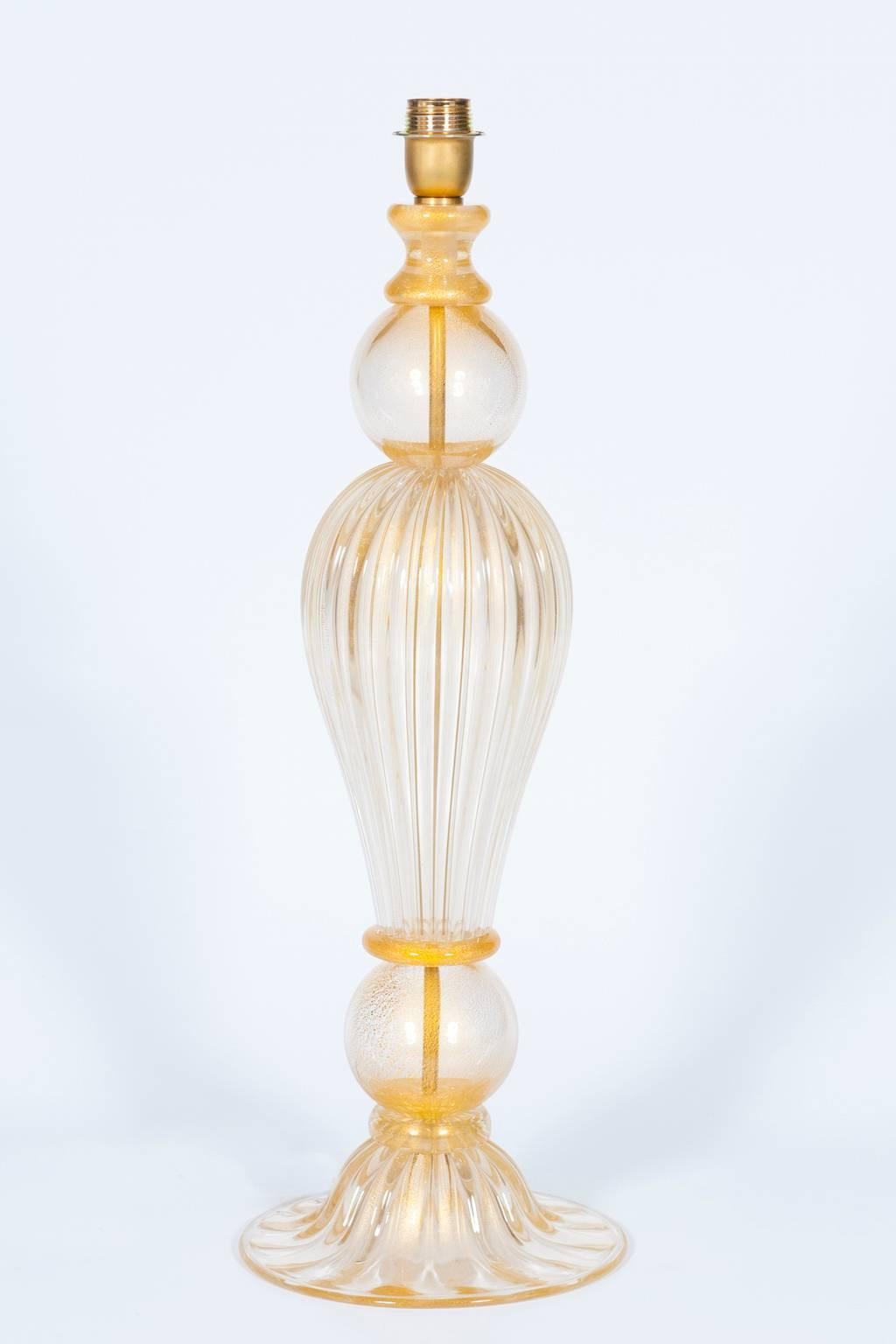 Italian Venetian Murano gold table lamp in very excellent original condition, attributed to Seguso circa 1970s, composed by a striped base and by two spheres with in the middle a striped bowl, and within top a base for the bulb holder. The table