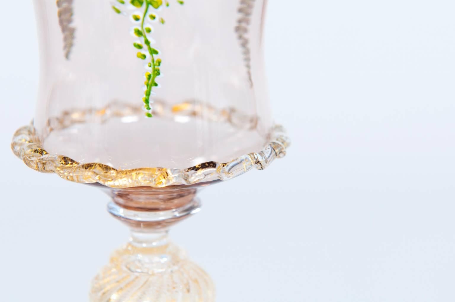 Handcrafted gold glass goblet from 1970s Murano dekoriert mit exquisitem Blattgold im Zustand „Hervorragend“ im Angebot in Villaverla, IT