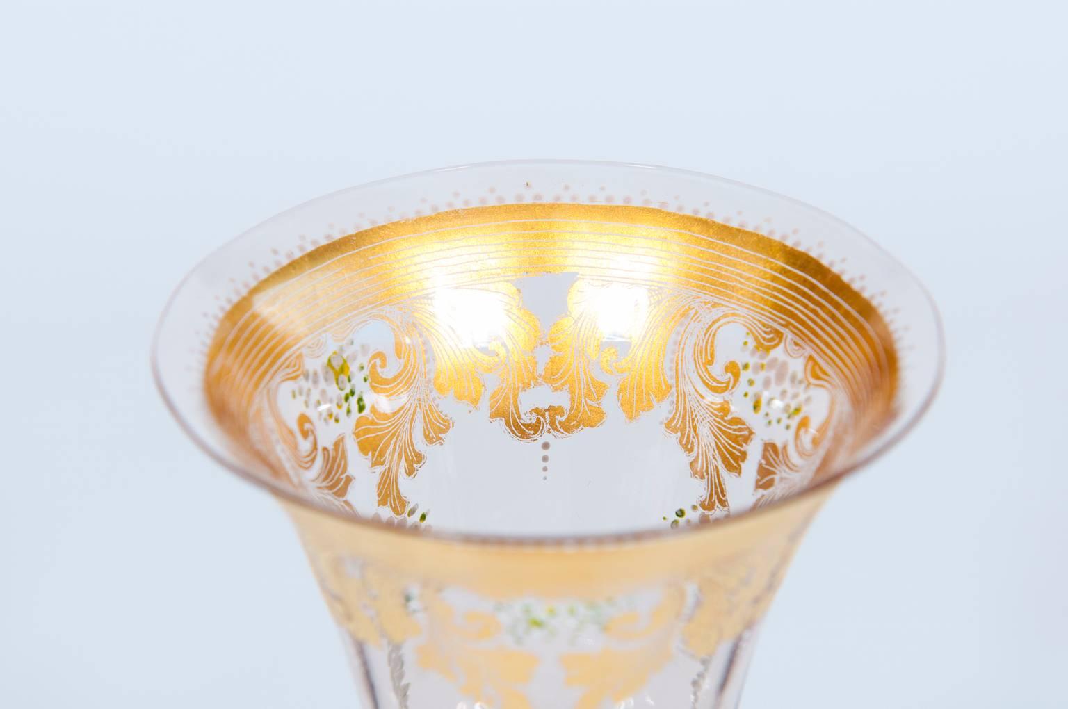 Handcrafted gold glass goblet from 1970s Murano decored with exquisite gold leaf For Sale 1