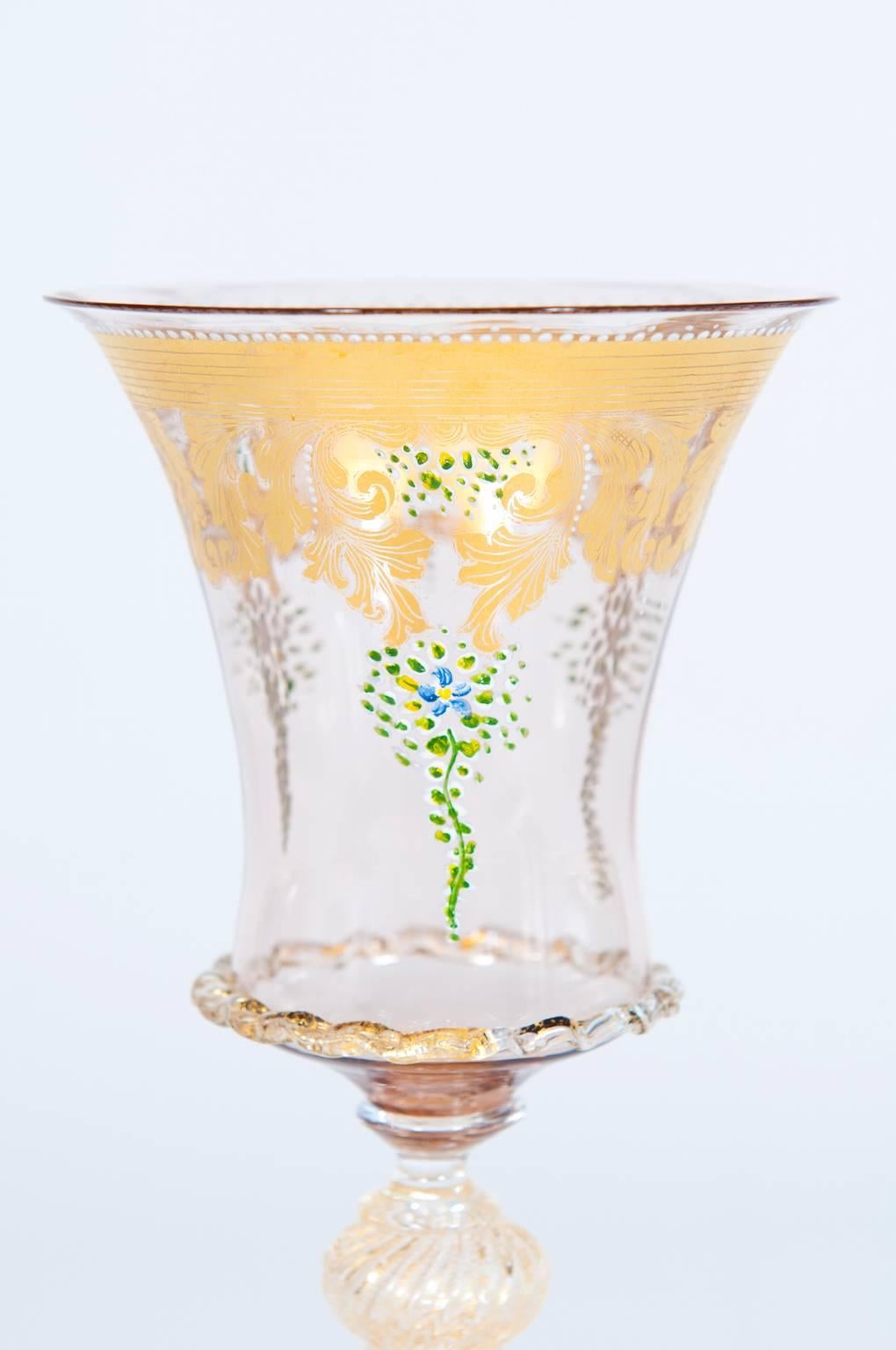 Handcrafted gold glass goblet from 1970s Murano decored with exquisite gold leaf For Sale 2