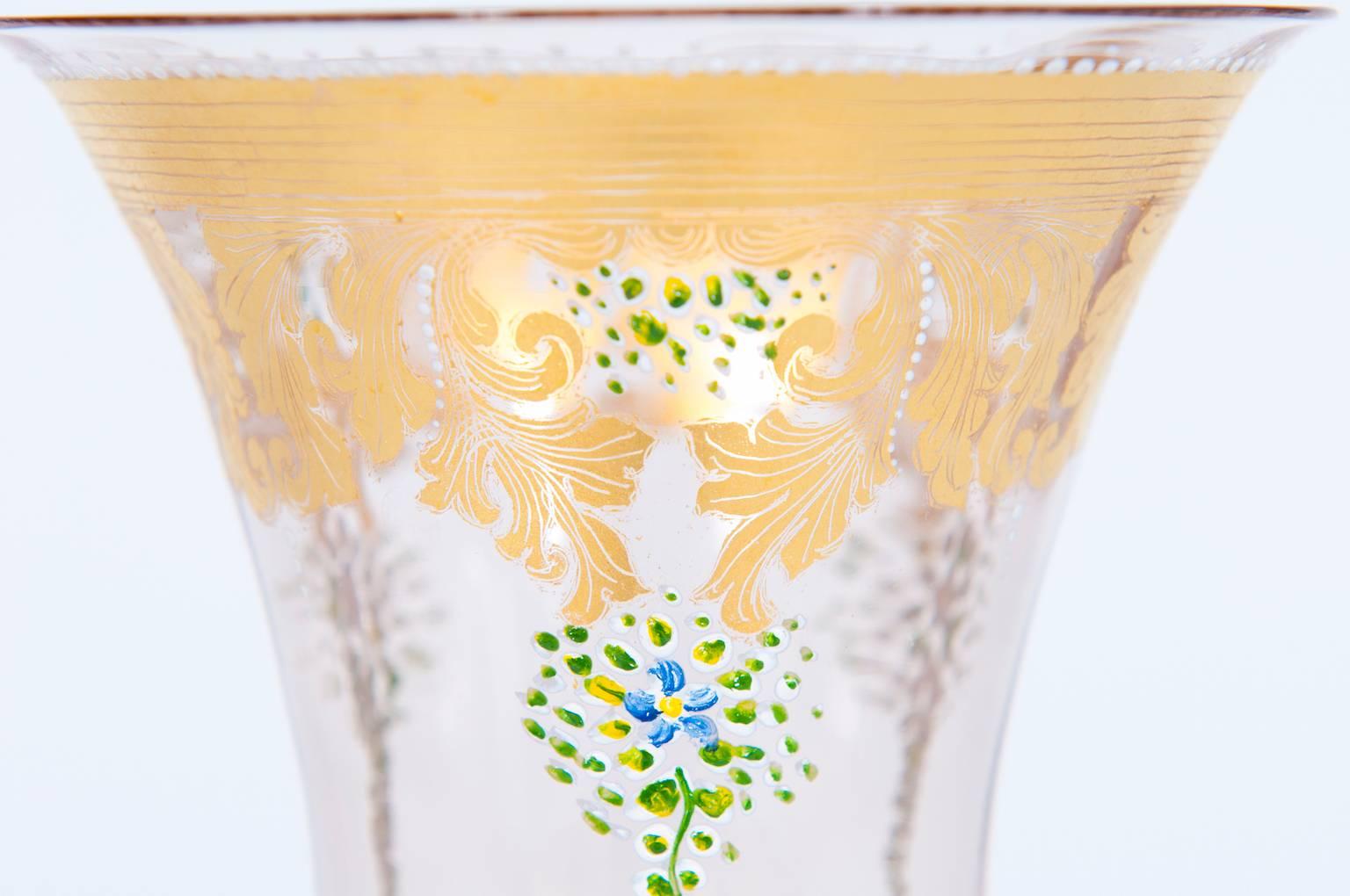 Copa de cristal dorado artesanal de Murano de los años 70 decorada con exquisita hoja de oro finales del siglo XX en venta