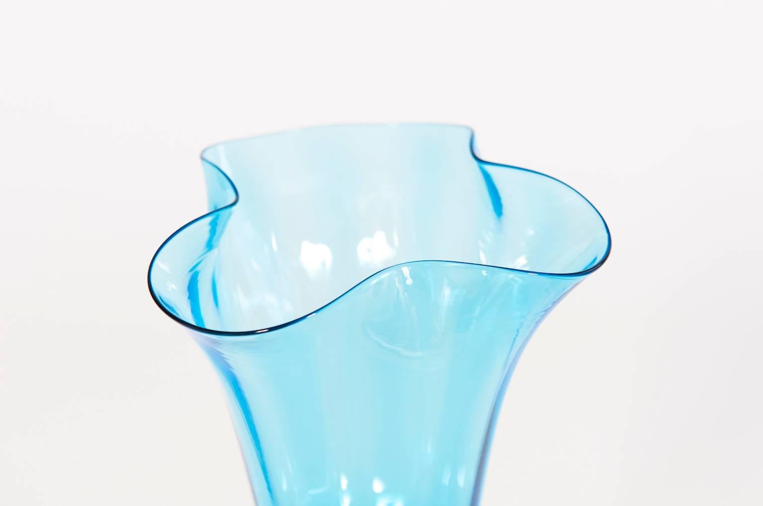 Italian Venetian Handblown Goblet in Murano Glass, in Light-Blue and Gold For Sale 3