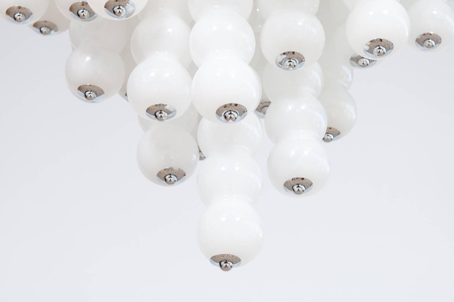 Late 20th Century Italian Venetian Chandelier blown Murano Glass White Chains Mazzega 1990s For Sale