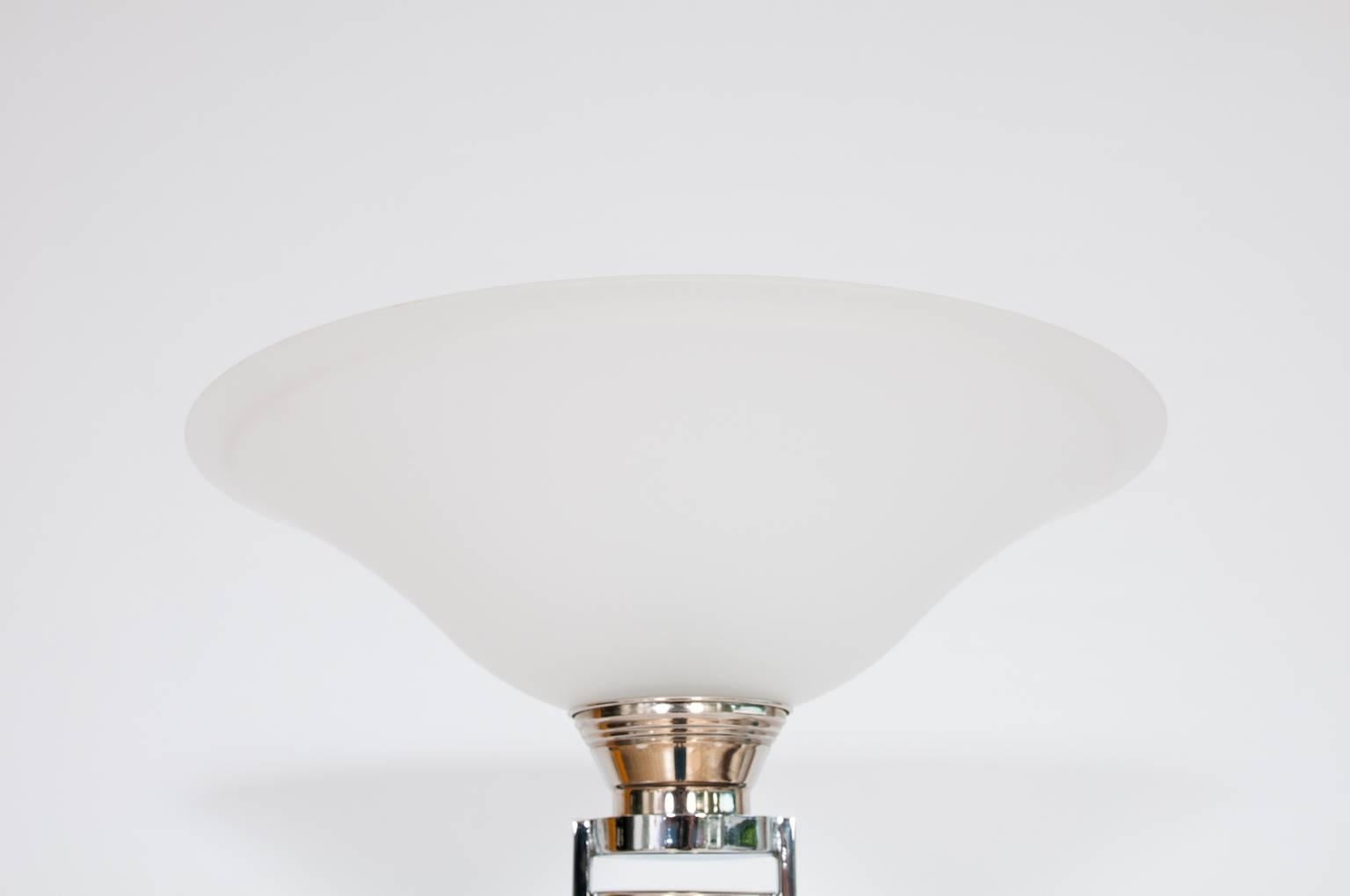 Elegant Italian Sandblasted Murano Glass Floor Lamp Circa 1970s In Excellent Condition For Sale In Villaverla, IT