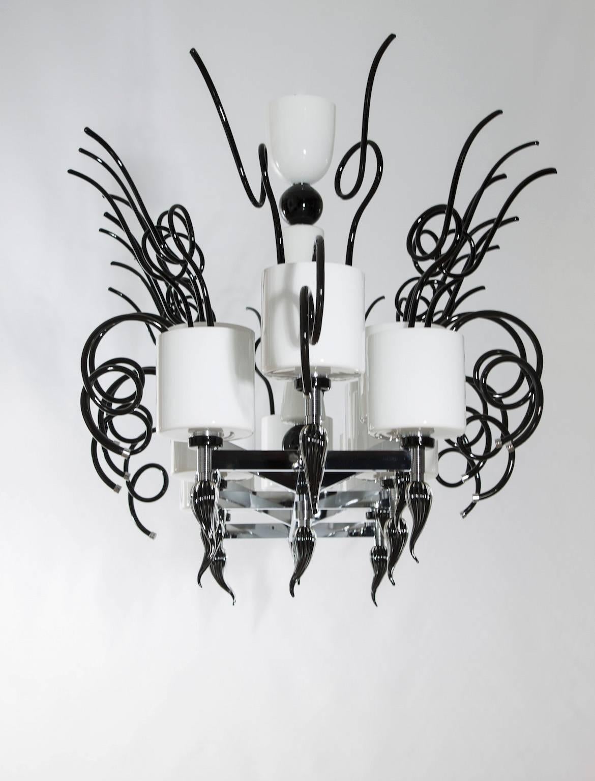 Italian Venetian Black and White Chandelier in Murano Glass, circa 1990s In Excellent Condition In Villaverla, IT