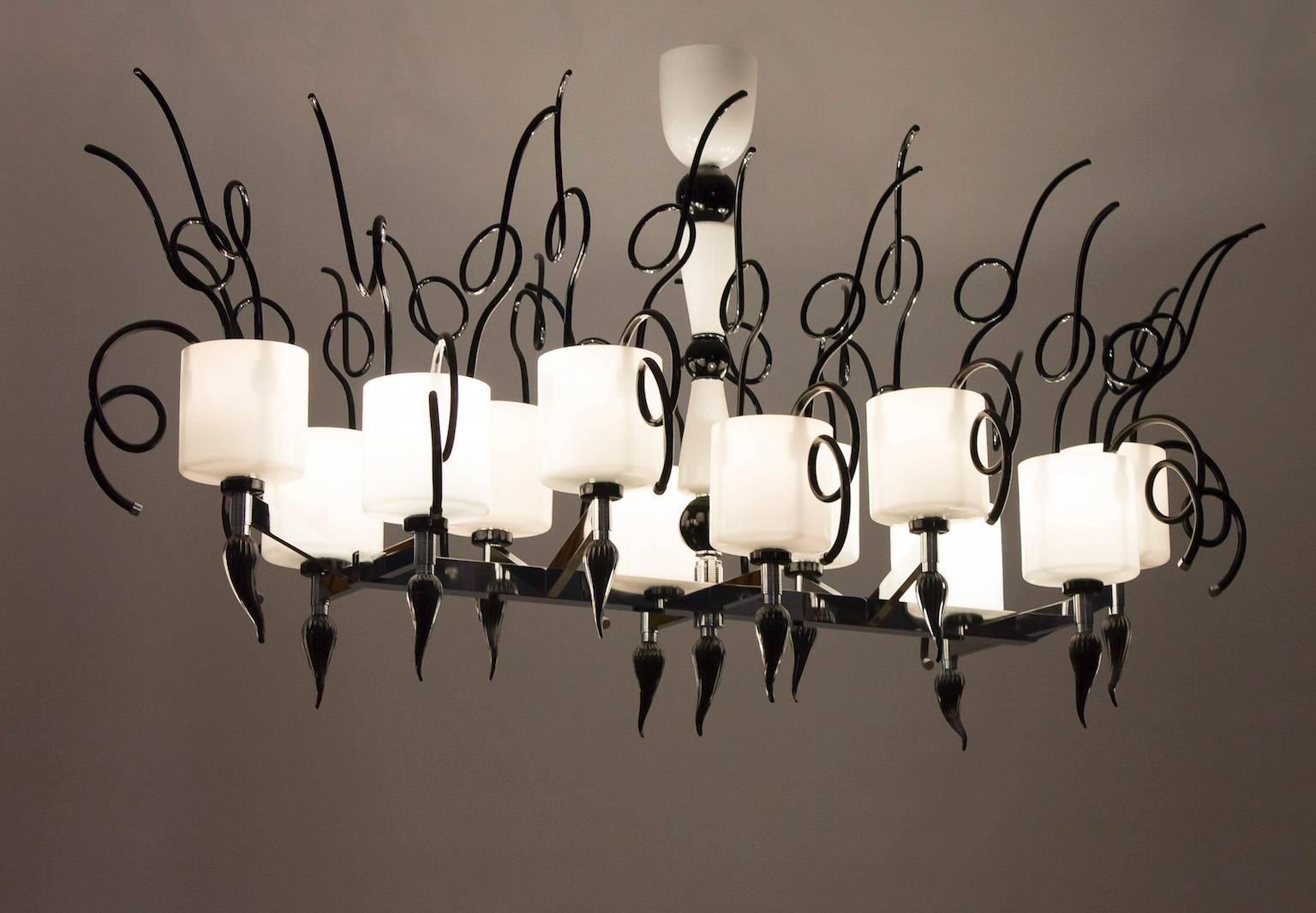 Italian Venetian Black and White Chandelier in Murano Glass, circa 1990s 4