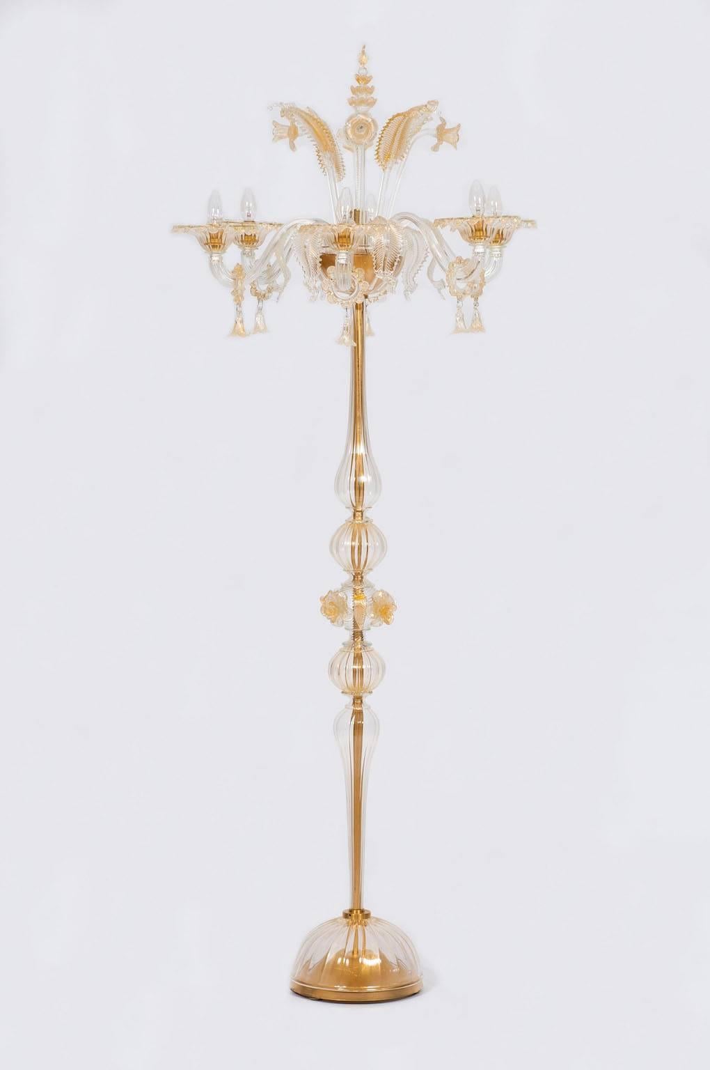 Gold Floor Lamp in blown Murano Glass flowers and leaves 1990s Italy.
Elegant Italian Venetian floor lamp in Murano glass amber color, composed by a stem with in the middle a sphere with three flowers and by a garden; in the upper part composed by