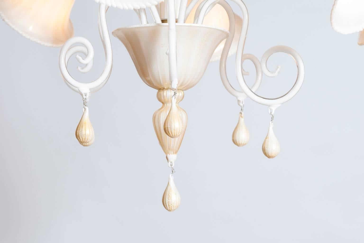 Mid-Century Modern Venetian Murano Chandelier blown Glass Ivory & Gold 1990s For Sale