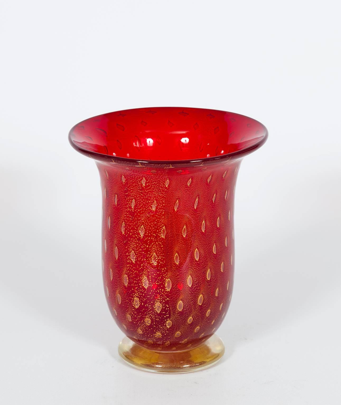 Italienische venezianische Vase aus Murano-Glas Rot und Gold 1980er Jahre (Art déco) im Angebot