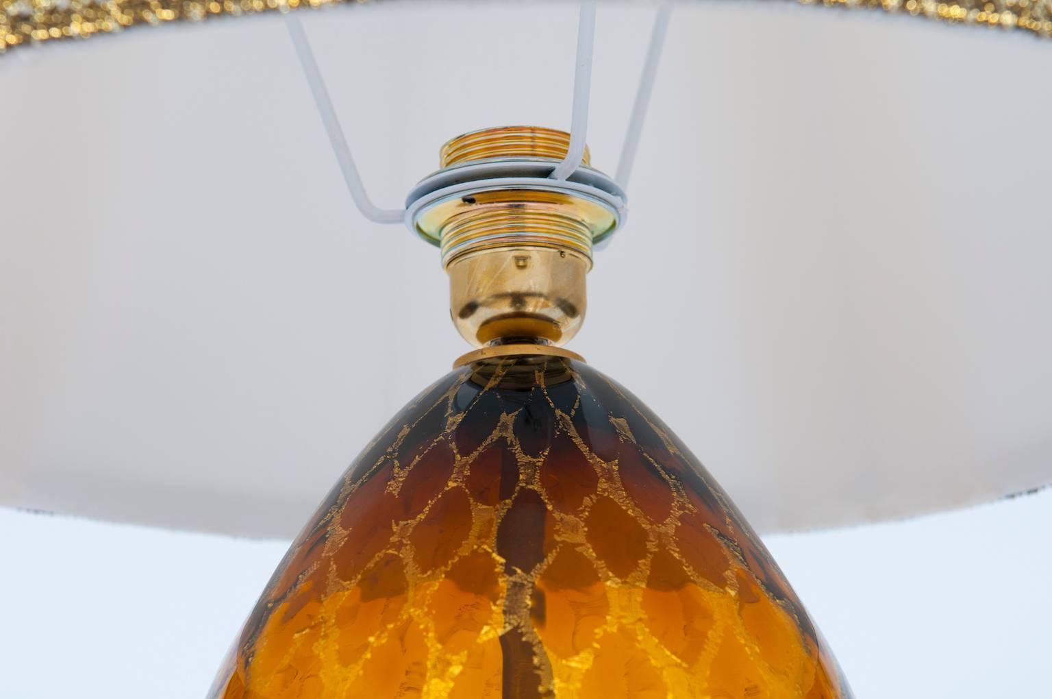 Italienische venezianische Tischlampen, Paar, mundgeblasenes Muranoglas, Bernstein und Dunkel, 1970er Jahre im Angebot 1