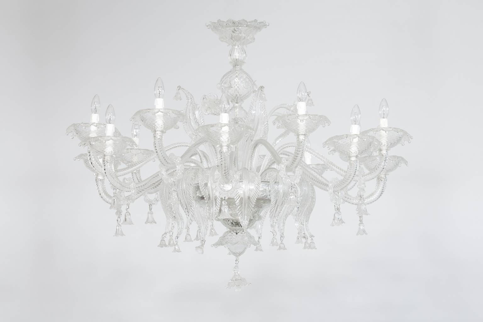 Customizable Italian Venetian Chandelier in Murano Glass Clear Color, Italy .
This beautiful and refined Italian chandelier in transparent glass was entirely handblown during 2000s,  in the Venetian island of Murano, and it is attributed to the