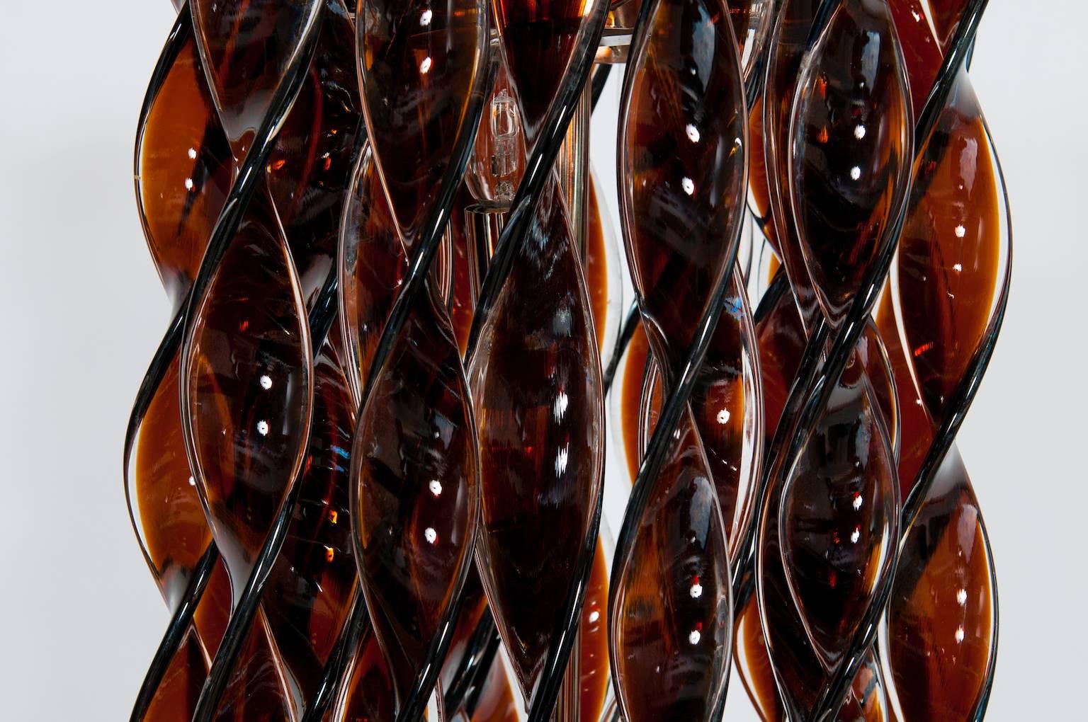 Italienische Stehlampe aus Murano-Glas mit gedrehten tabakfarbenen Elementen, 1980er Jahre (Ende des 20. Jahrhunderts) im Angebot